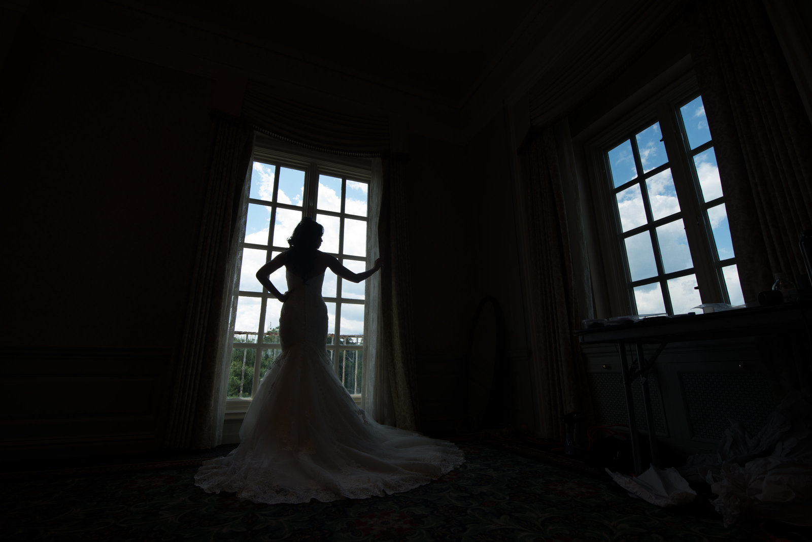 Silhouette of a bride at the hotel of Glen Cove