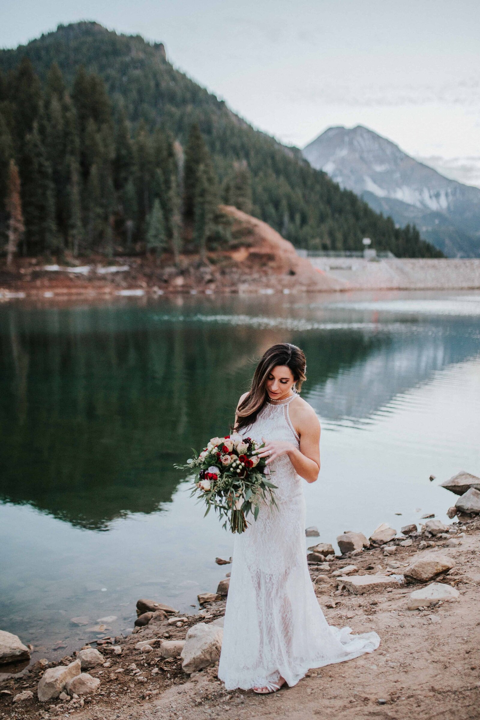 bride with flower bouquet next to lake in chattanooga tennessee