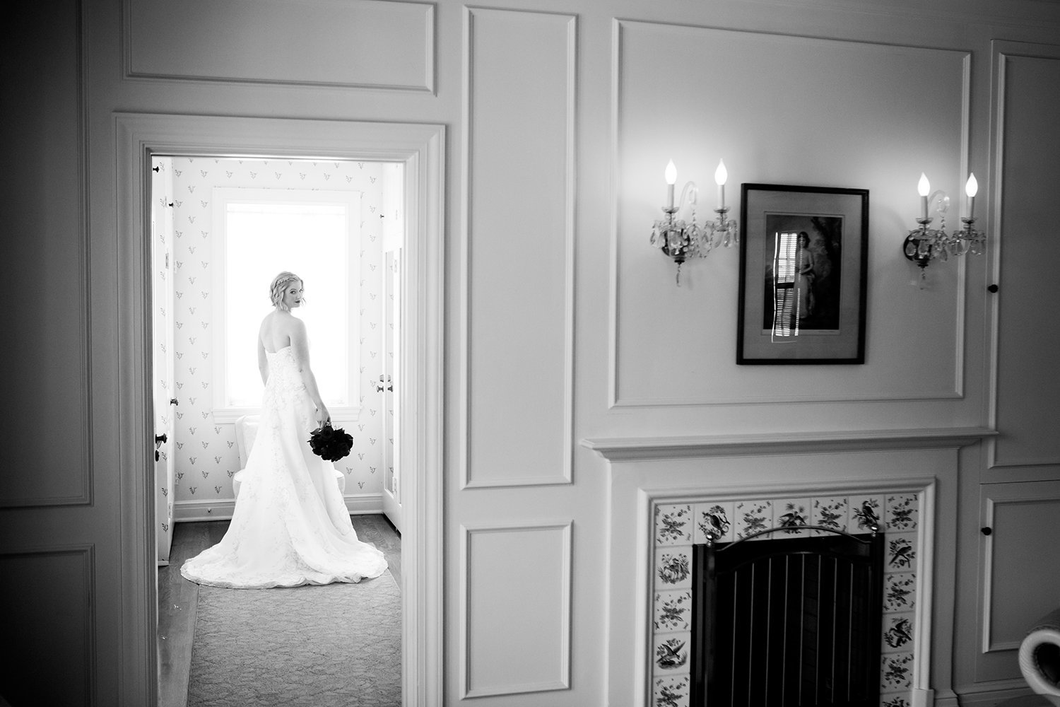 beautiful black and white of bride at darlington house