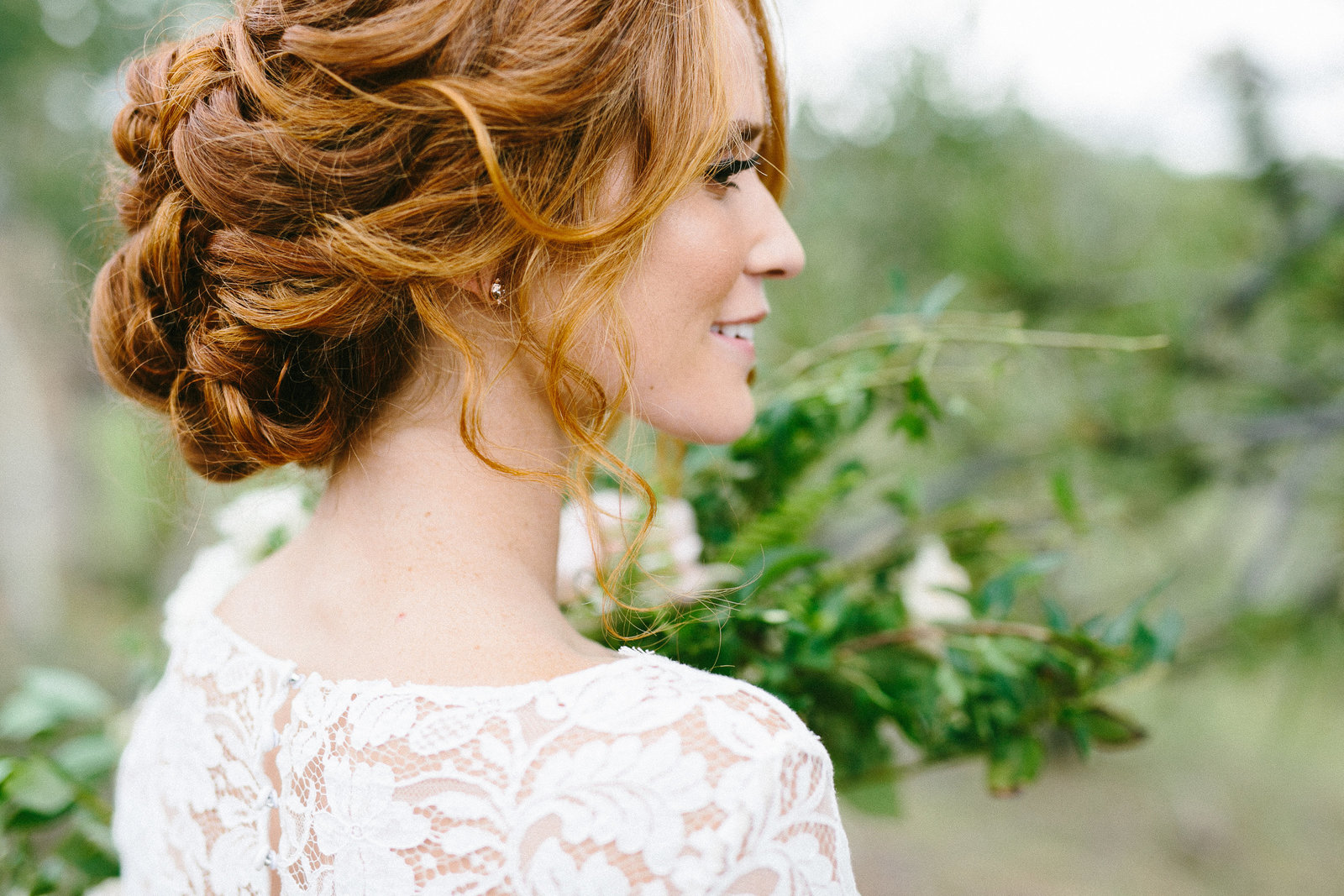 houston wedding photographer becki of smith house photography travelled to colorado for a mountain bridal portrait session with a sarah seven gown