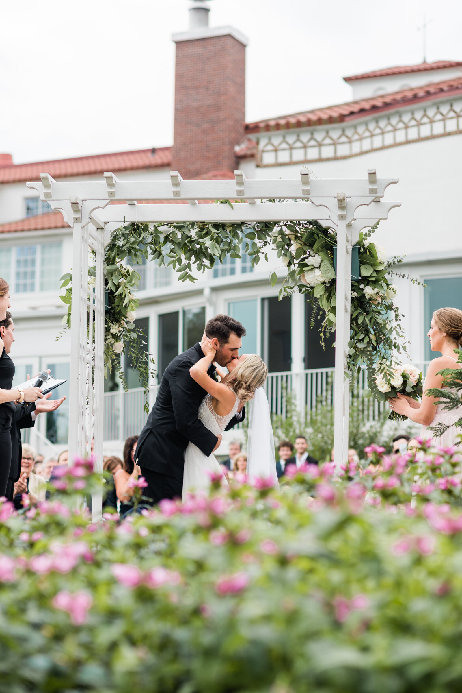 Couple kissing at the altar with flowers