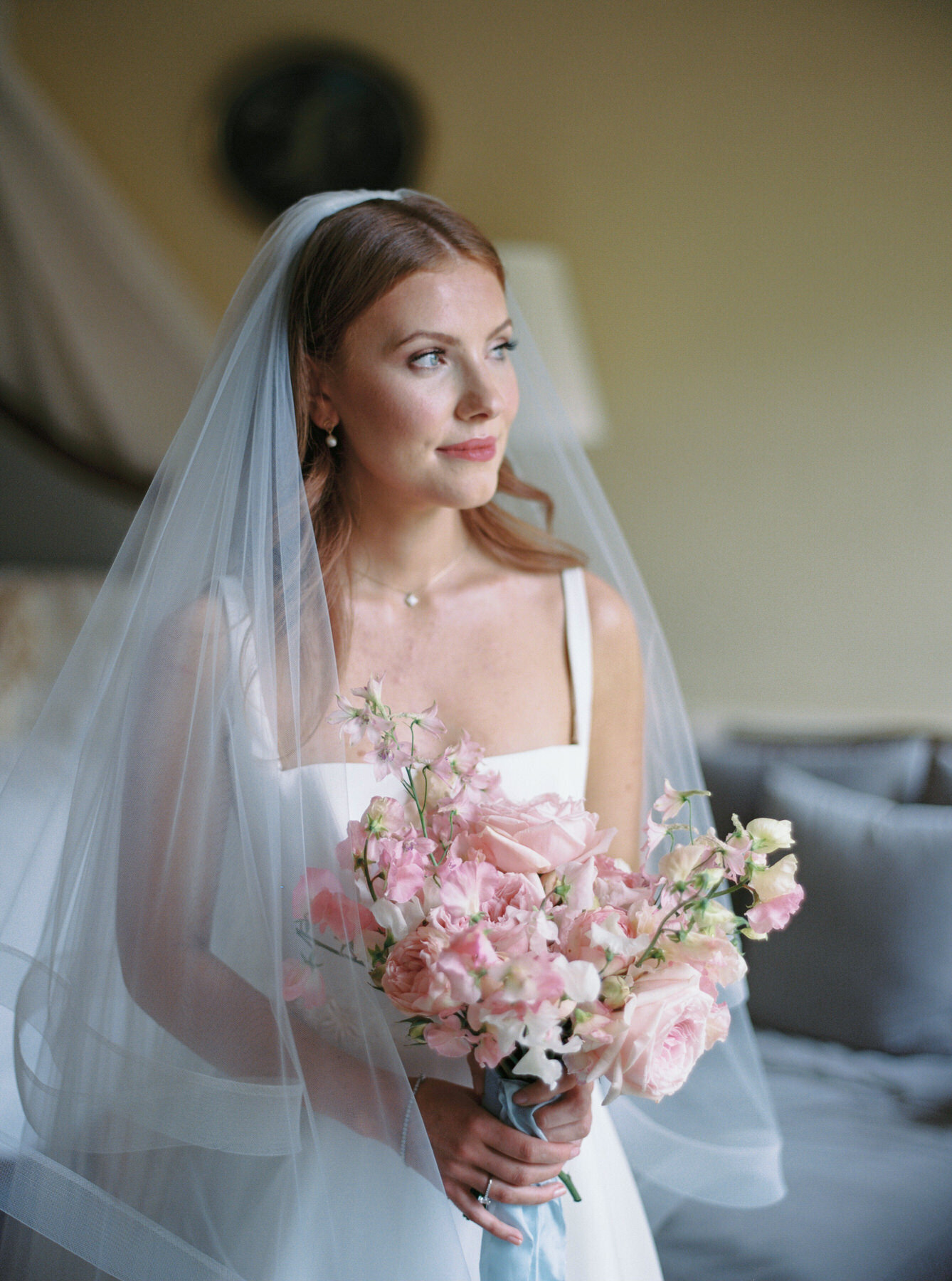 Bride with veil and bouquet of pink flowers
