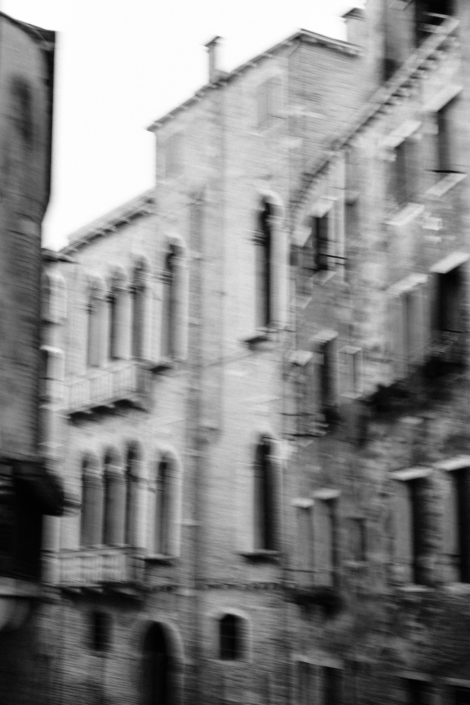 blurry photo of architecture in Venice, Italy