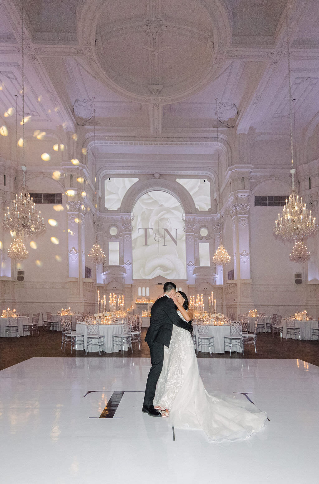 Luxury Bride and groom Portraits | Luxury Montreal wedding at Maison Principale | Montreal Luxury Wedding photographer