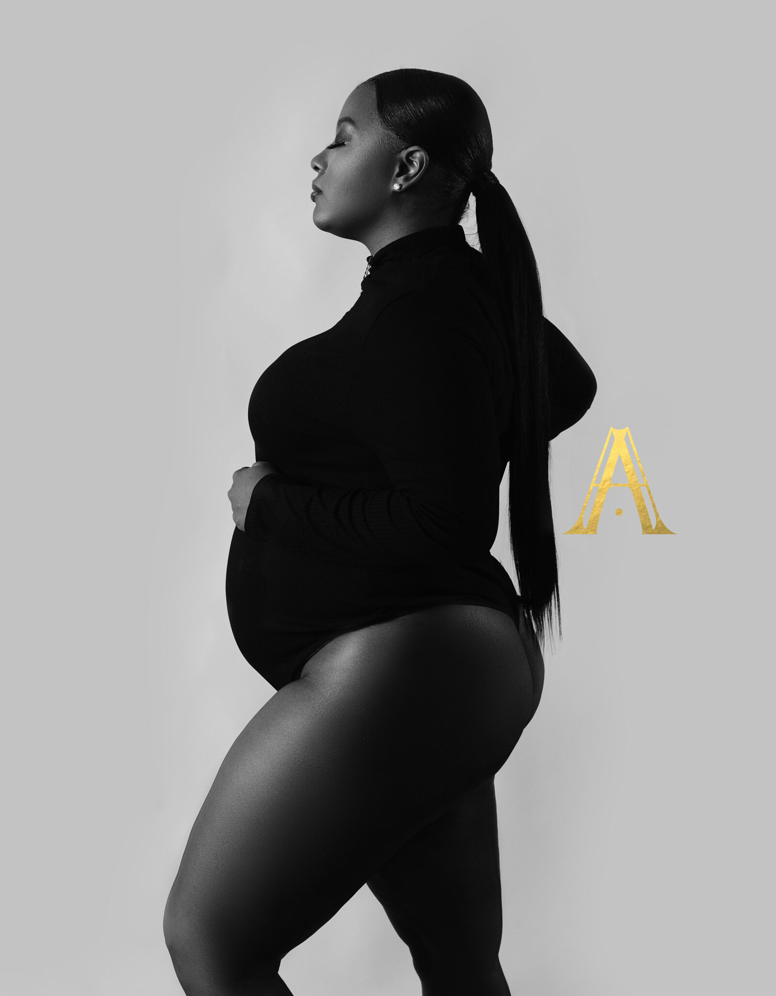 black and white bodysuit maternity photographer