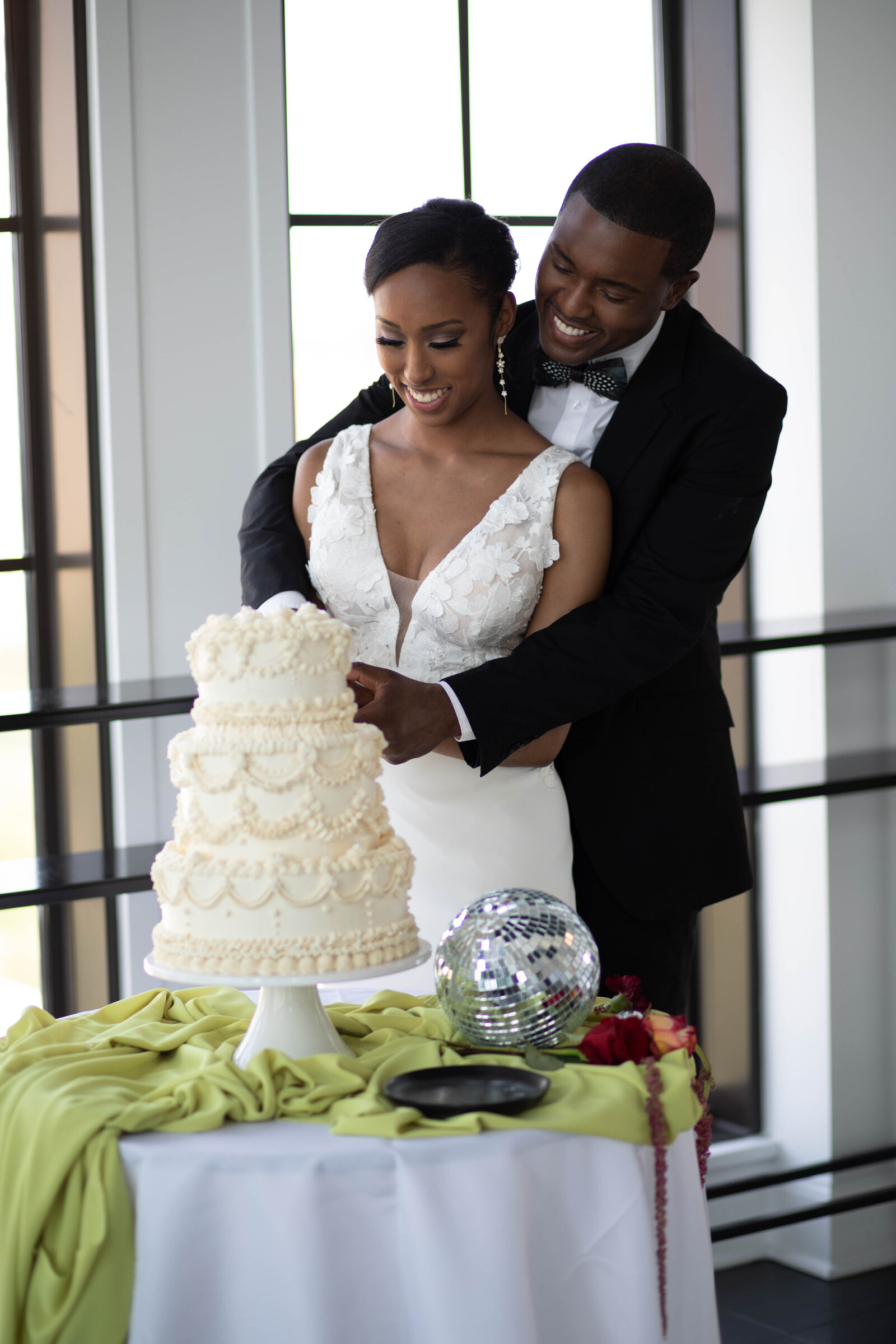 Bride-and-groom-cutting-cake