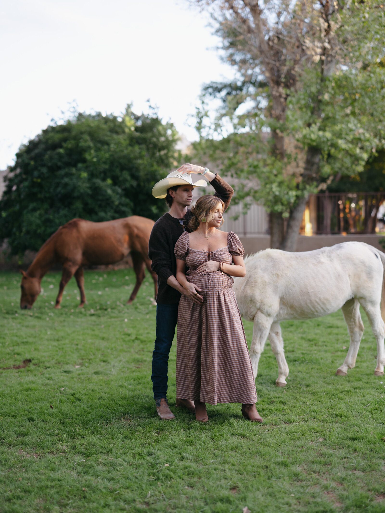 Countryside-Maternity-Session-Cacie-Carroll-Photography-1-2
