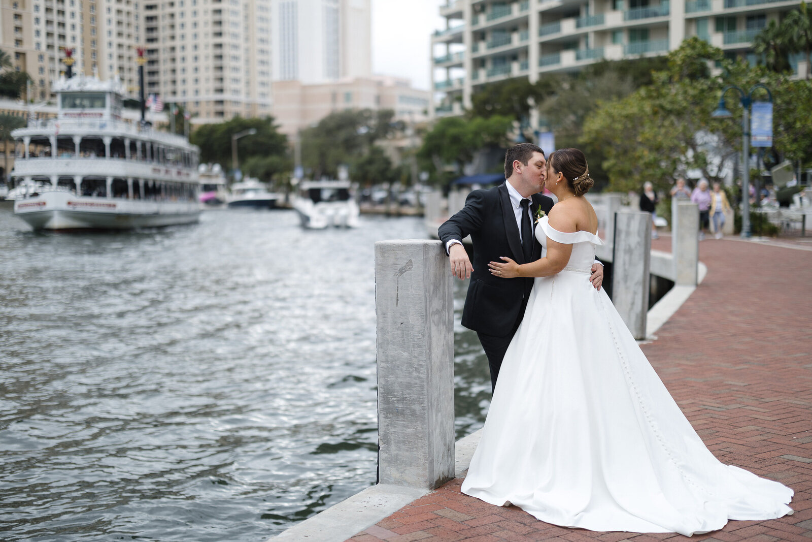 Located on Las Olas Boulevard, the hotel offers a stunning waterfront location that is perfect for wedding ceremonies and receptions.