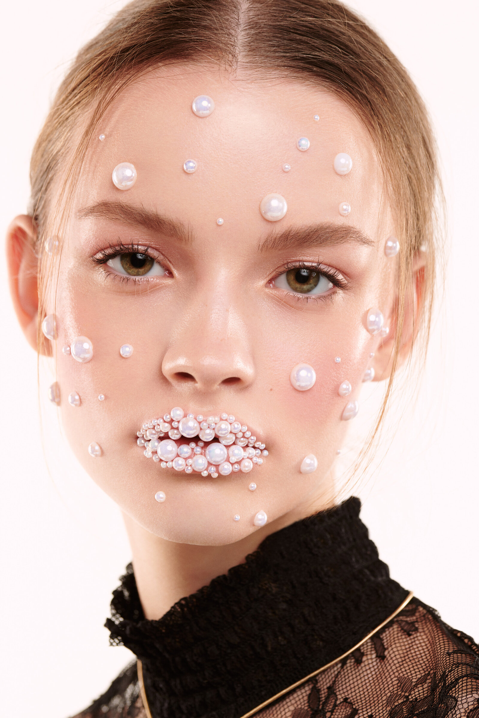 Sfumato-make-up--Comopolitan-beauty-editorial-pearls-5