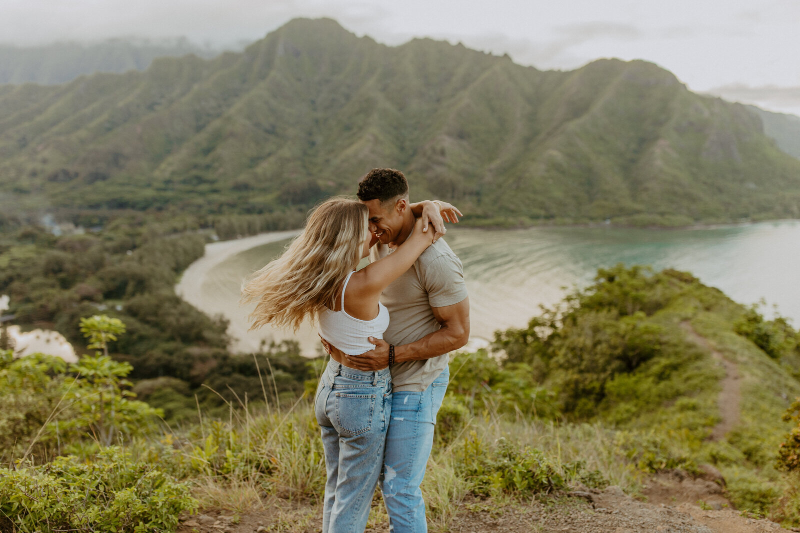 photo session at crouching lion hike on oahu hawaii