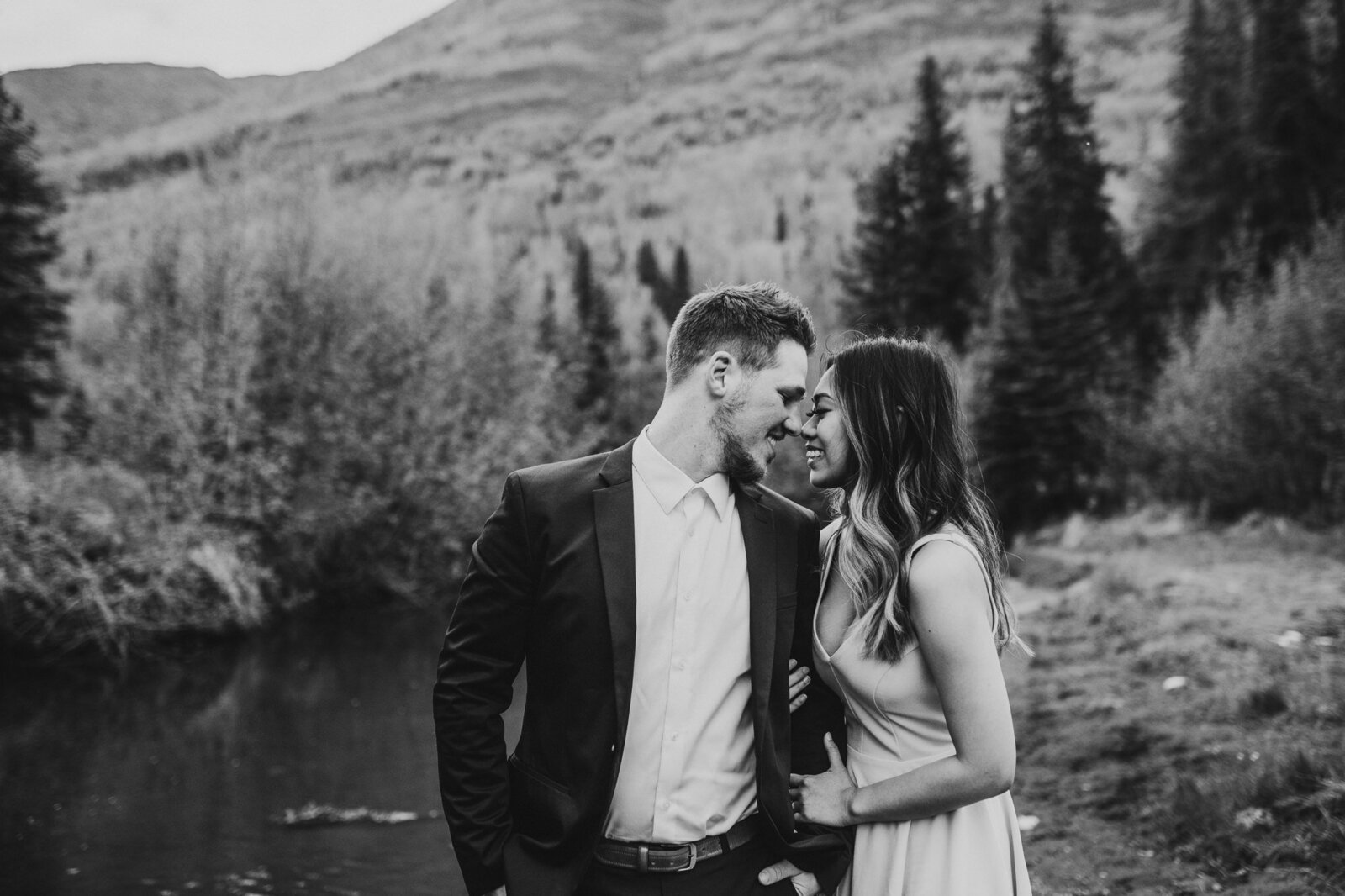 sumer-engagement-photos-in-alaska-donna-marie-photography20