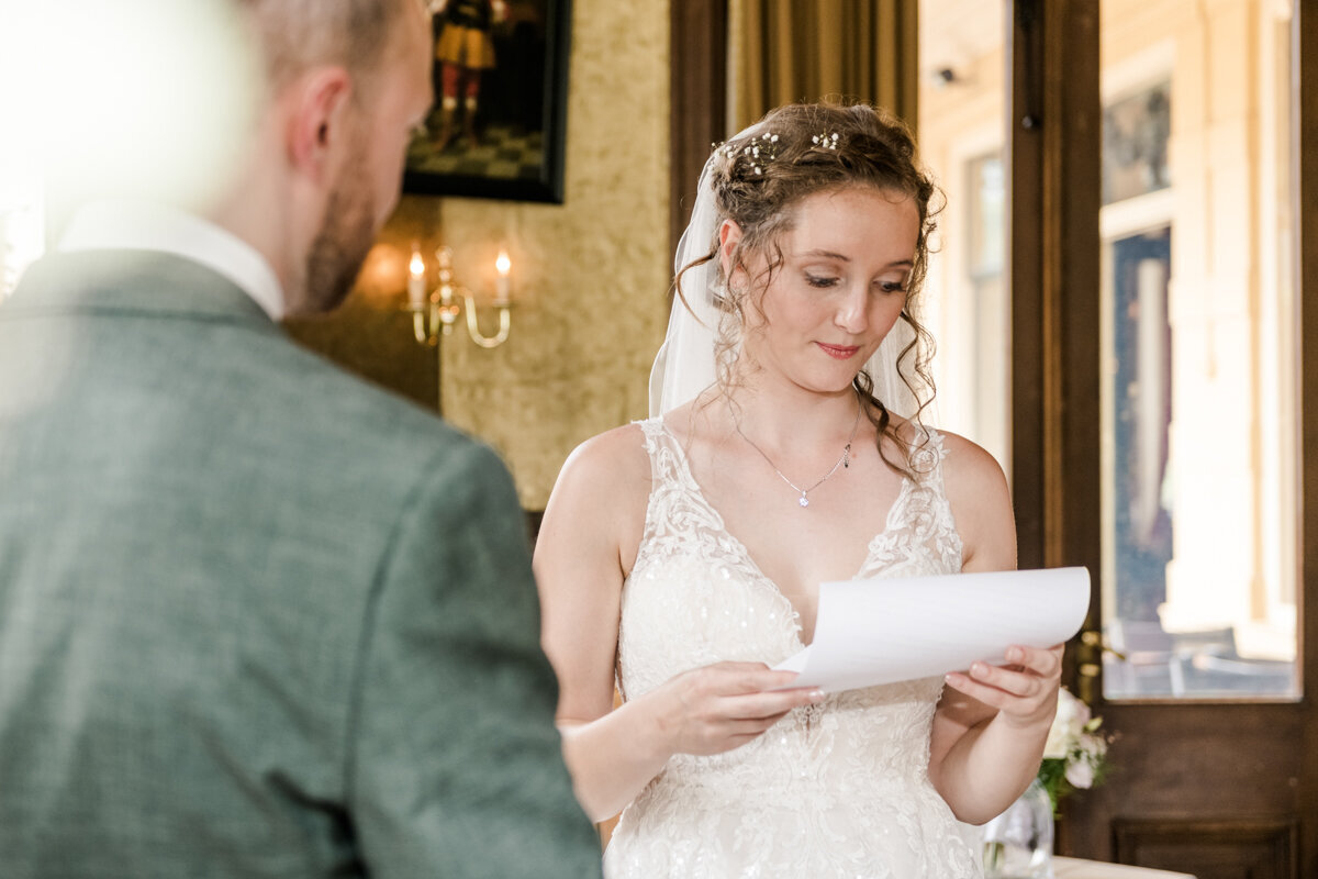 Trouwen Borg Nienoord Leek, bruiloft fotograaf, trouwen in Groningen (27)