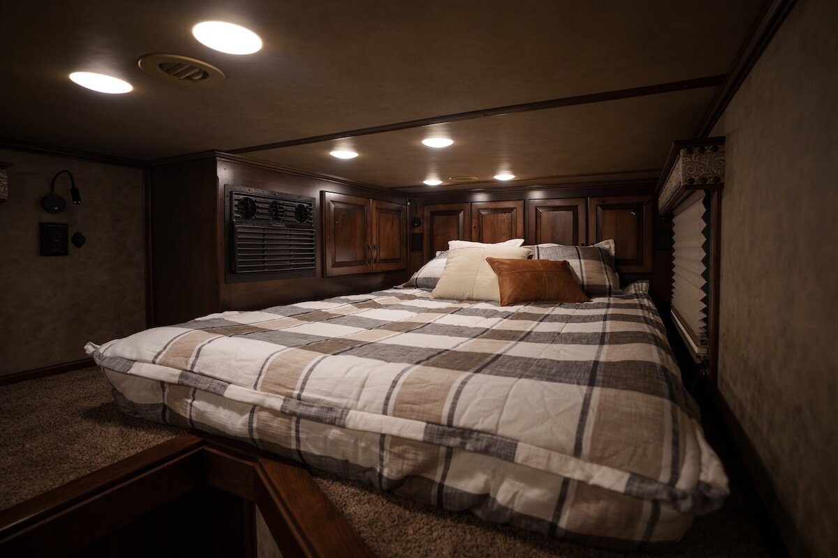 luxury-horse-trailer-13