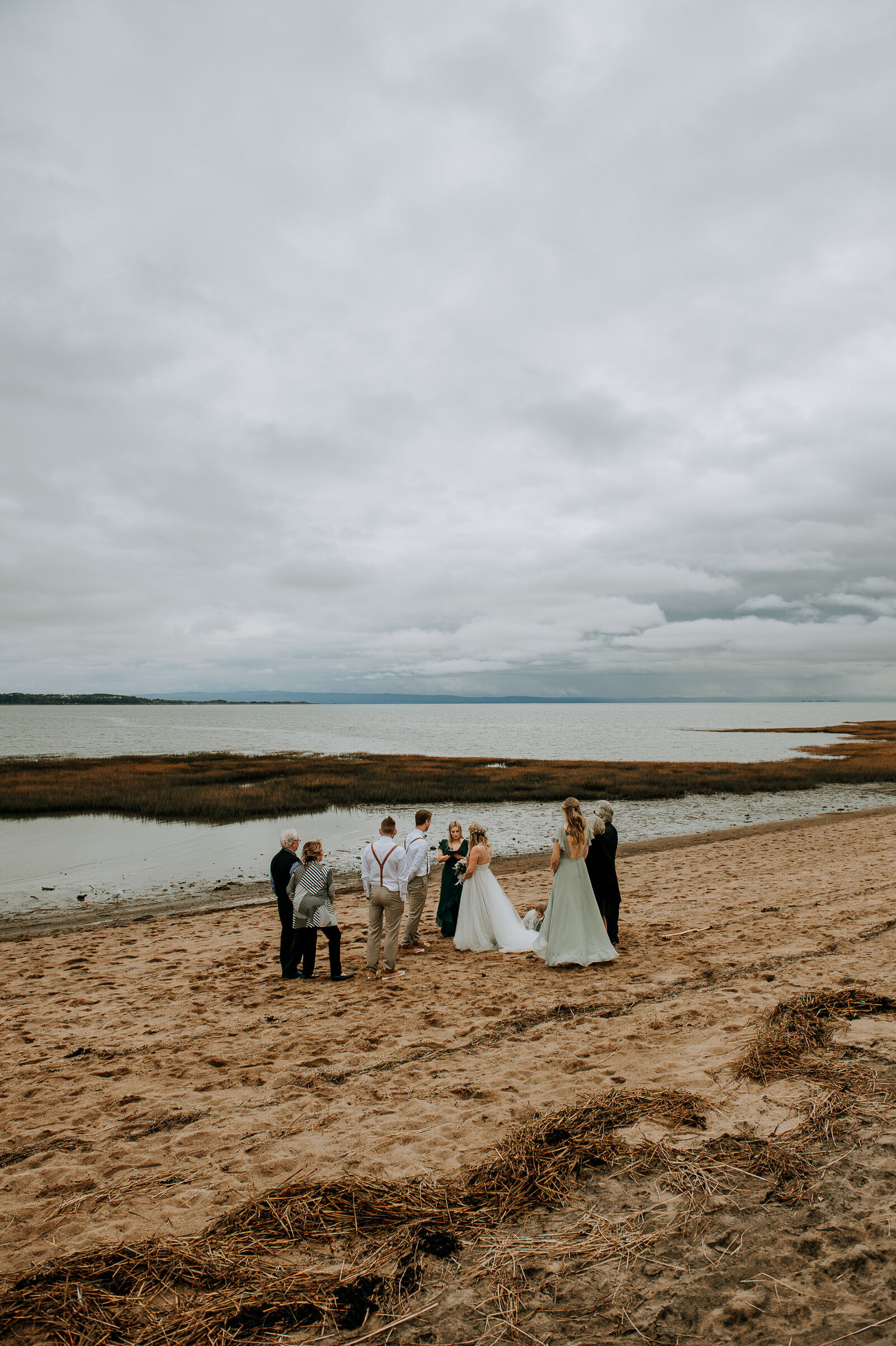 love-is-nord-quebec-photographe-mariage-intime-elopement-wedding-plage-charlevoix-beach-0003