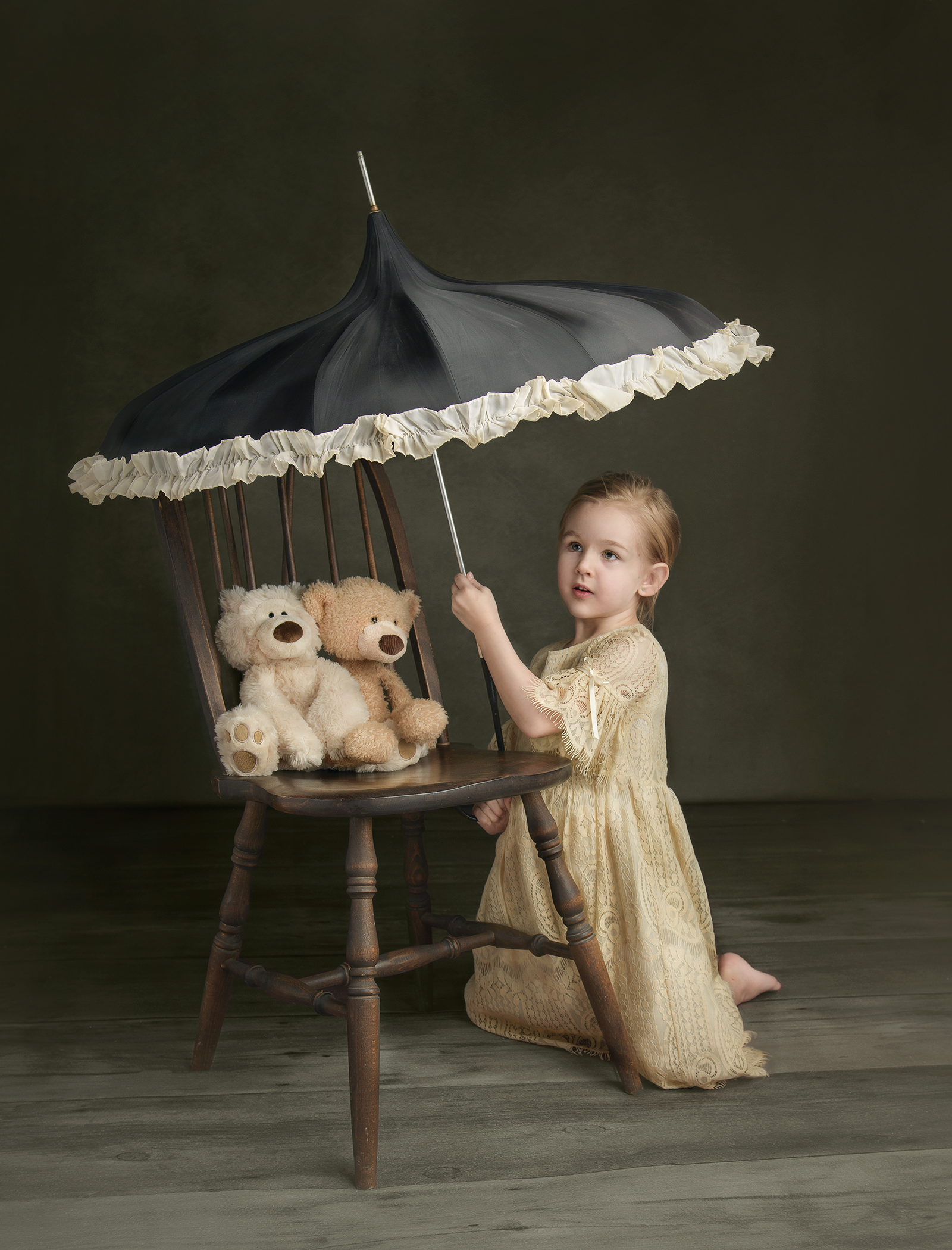 Girl-with-umbrella-and-bears
