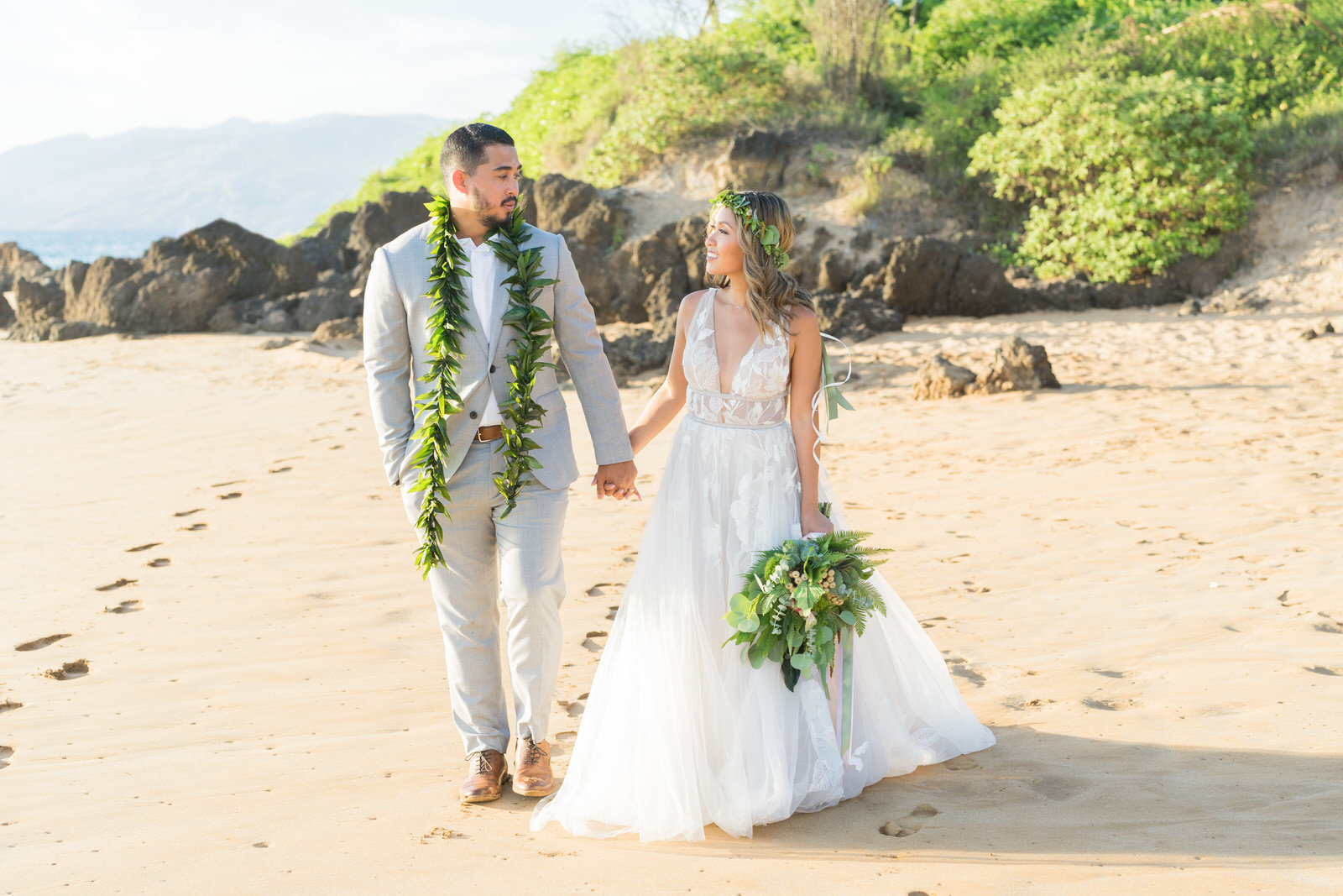Hawaii wedding photography  in Maui and Oahu