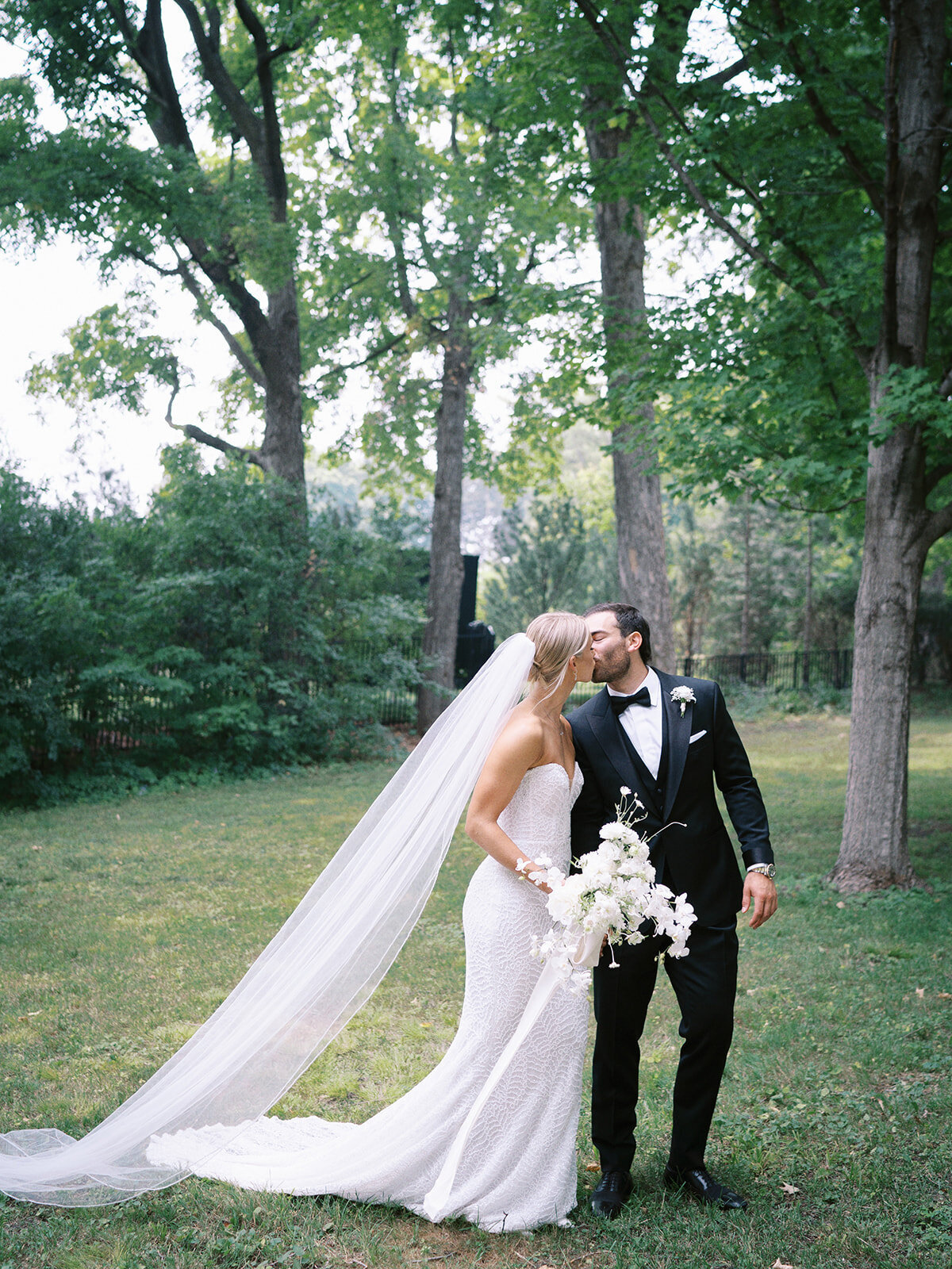 Lafayette_Club_Wedding_Photos_LaurenPage23-359