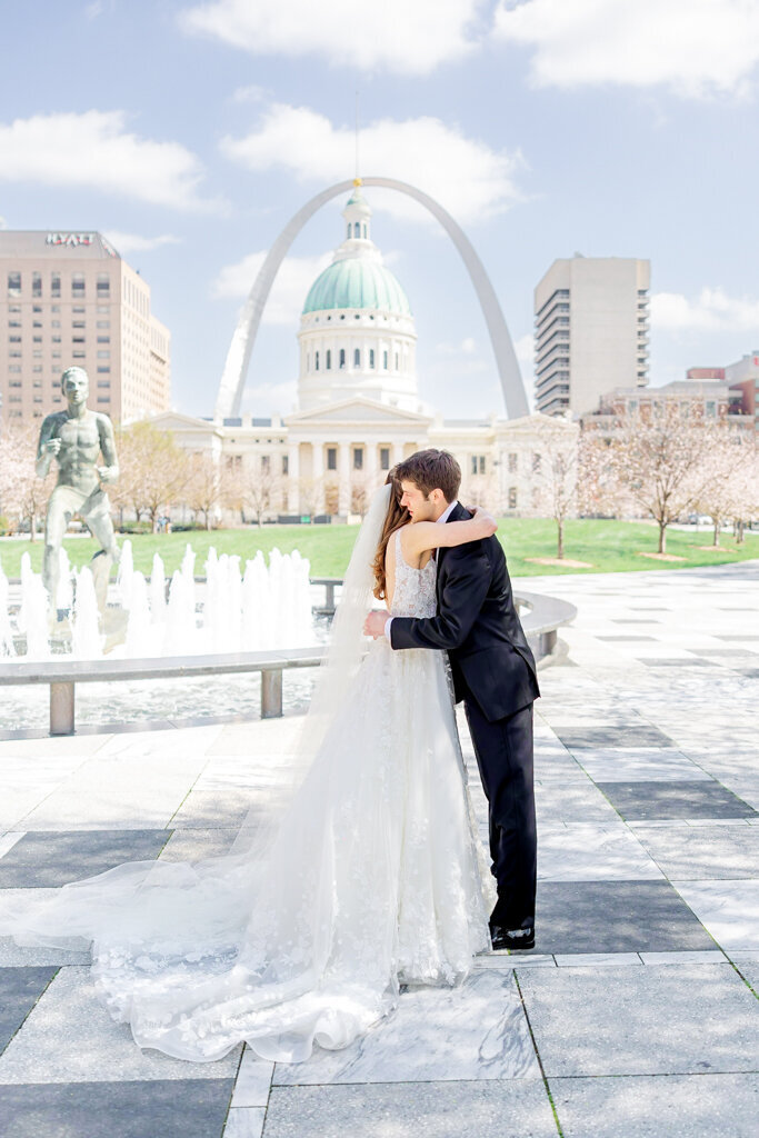 Top St. Louis Wedding Photographers-St. Louis arch-Erika Rene Photography