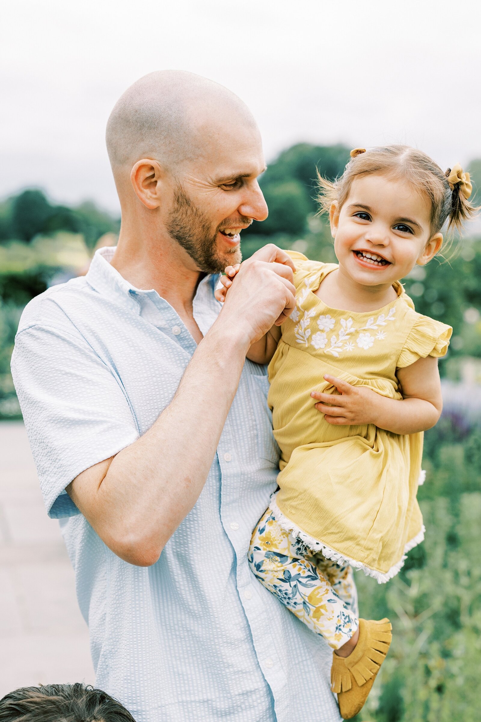 Dad and daughter portrait outdoors by Philadelphia Family Photographer