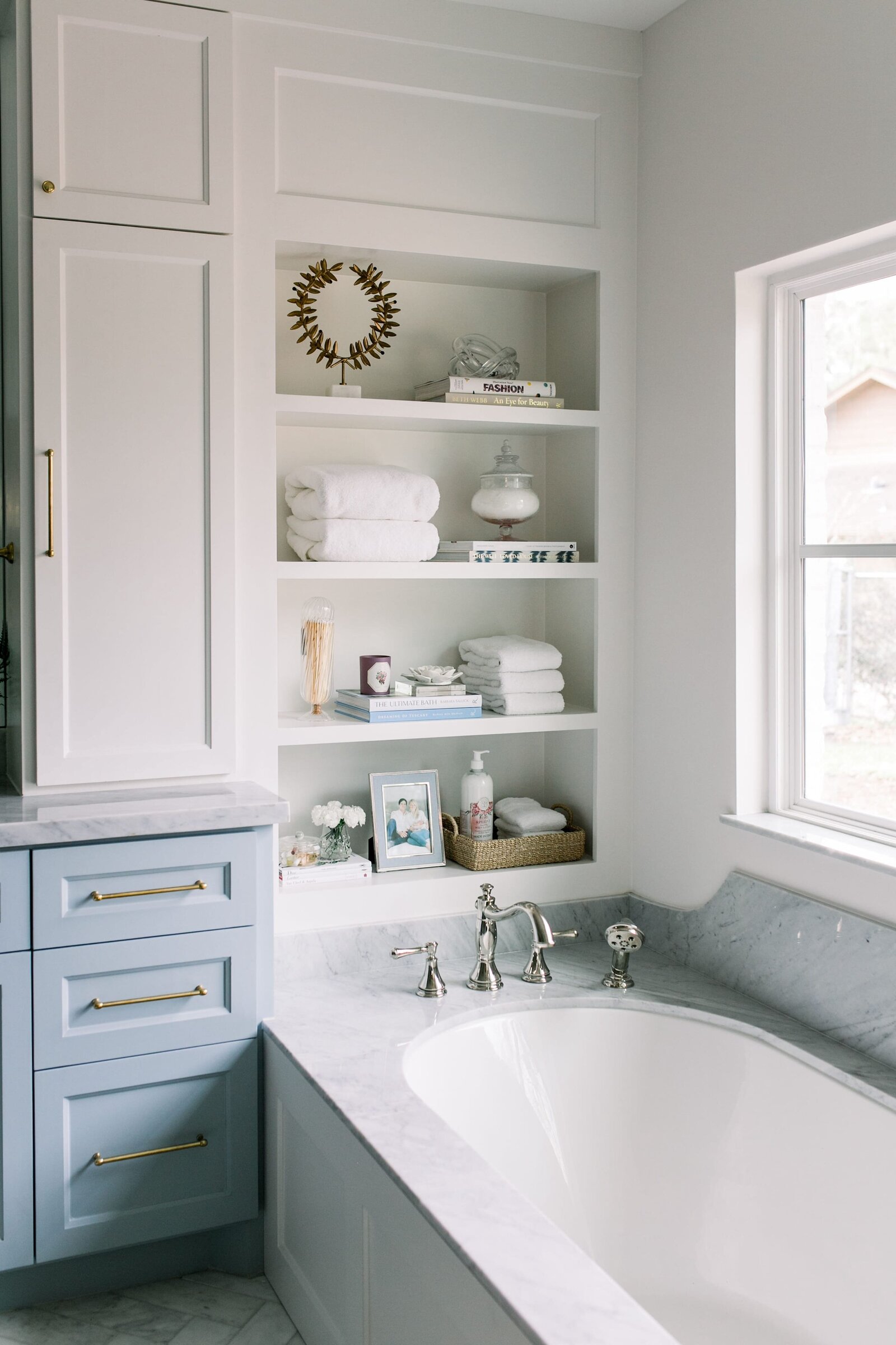 vision and hammer styling shelf in bathoom by bathtub