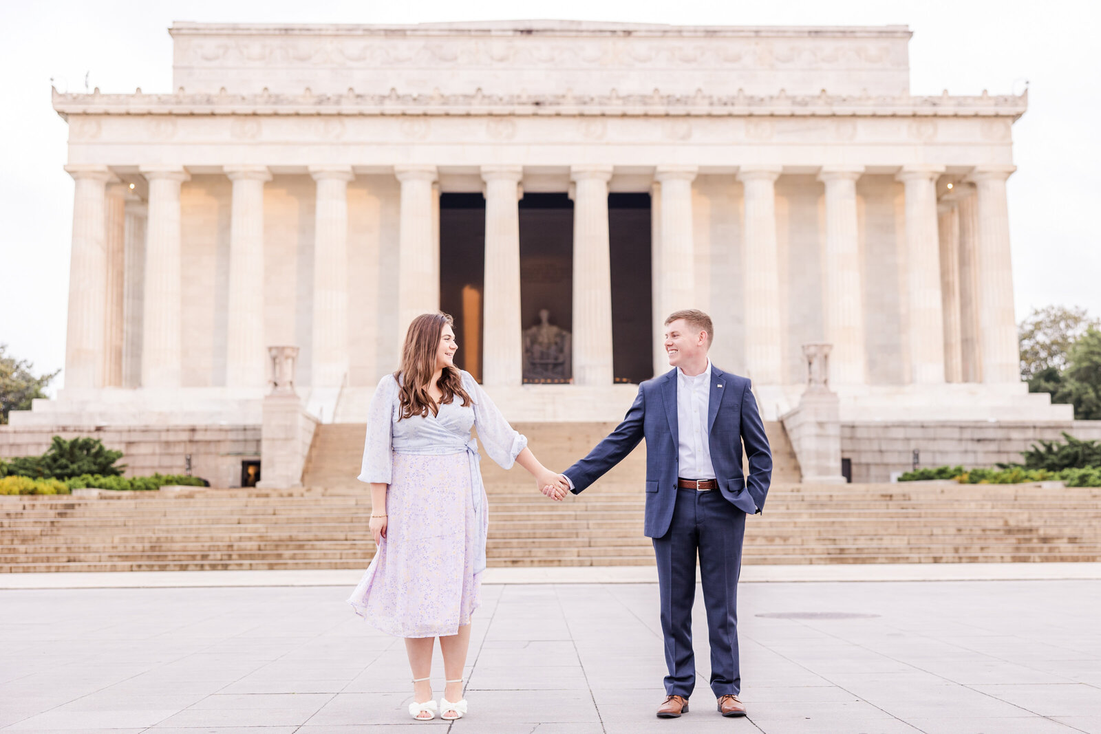 32Lincoln_Memorial_Engagement_Photo_Photographer_Carter11