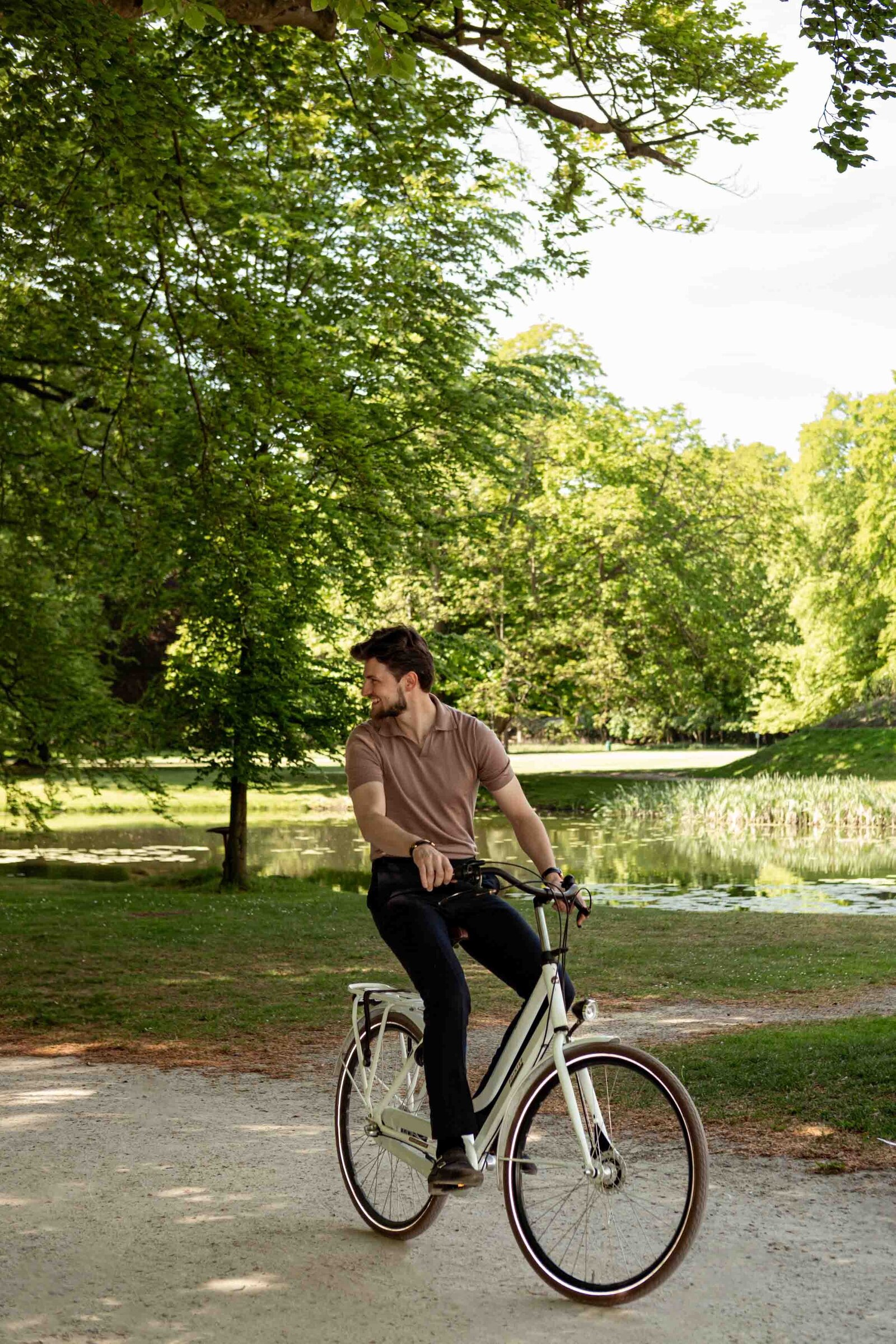 fietsen voor het hotel