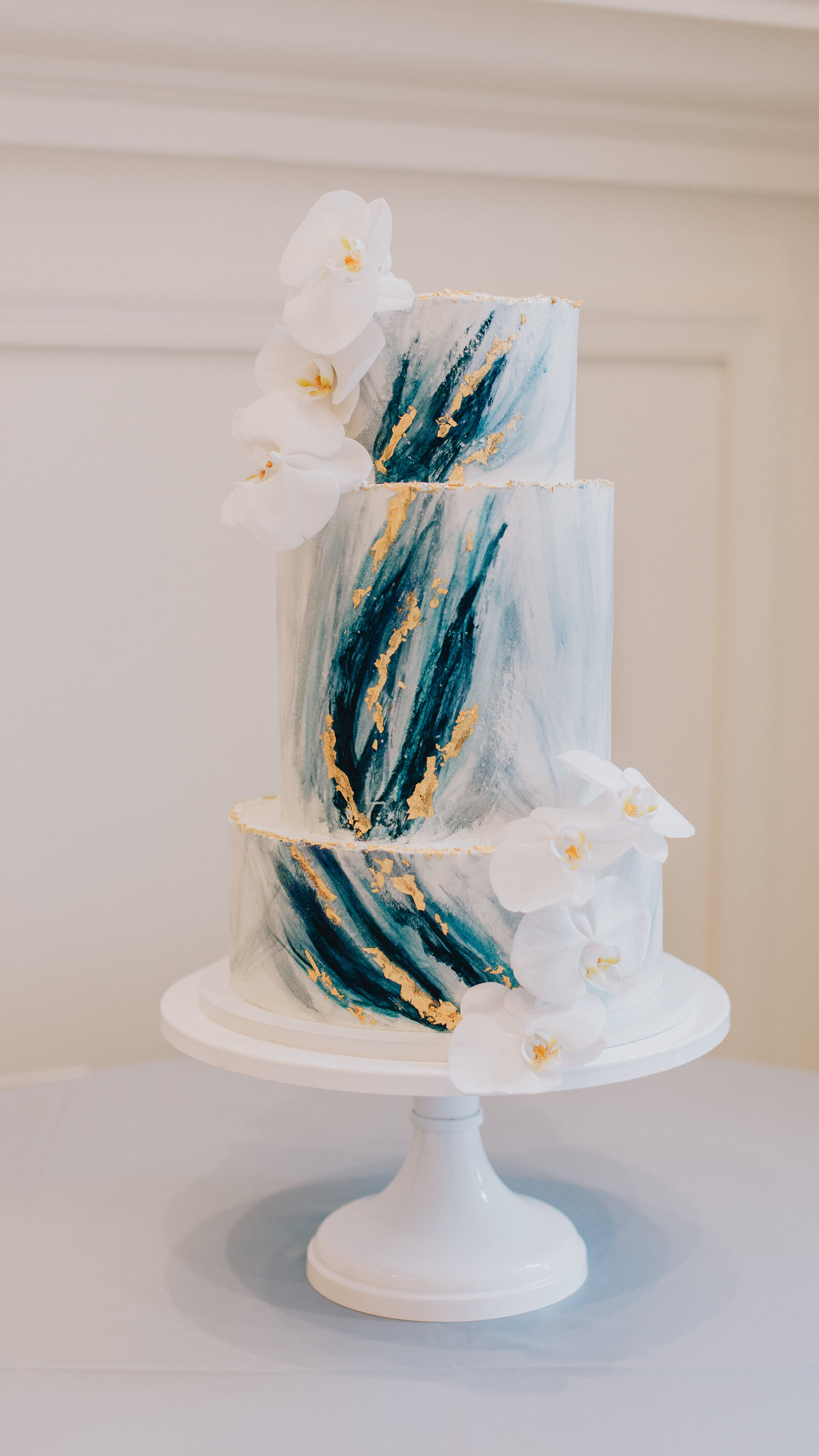 Modern-Wedding-Cake-Ashley-Cakes-23