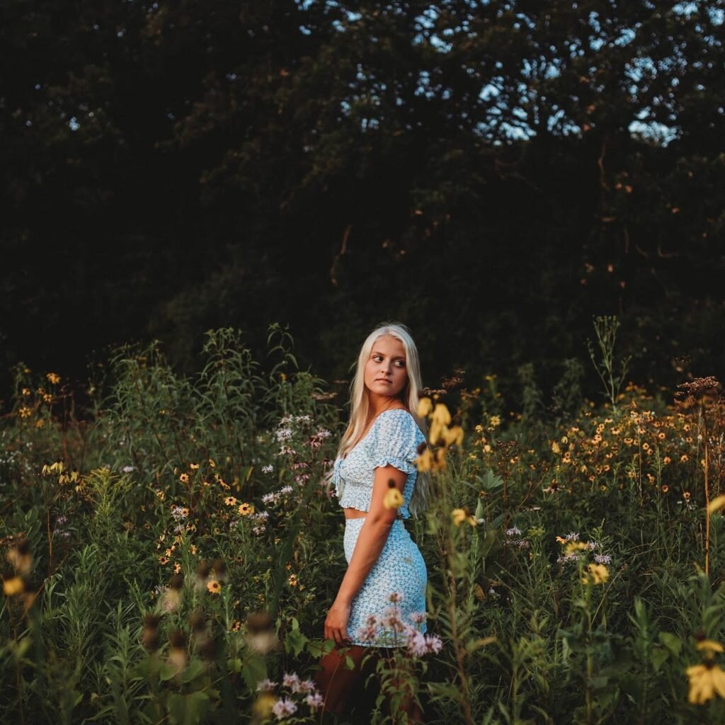 SENIORROCHESTERMNFLOWERS-1024x1024