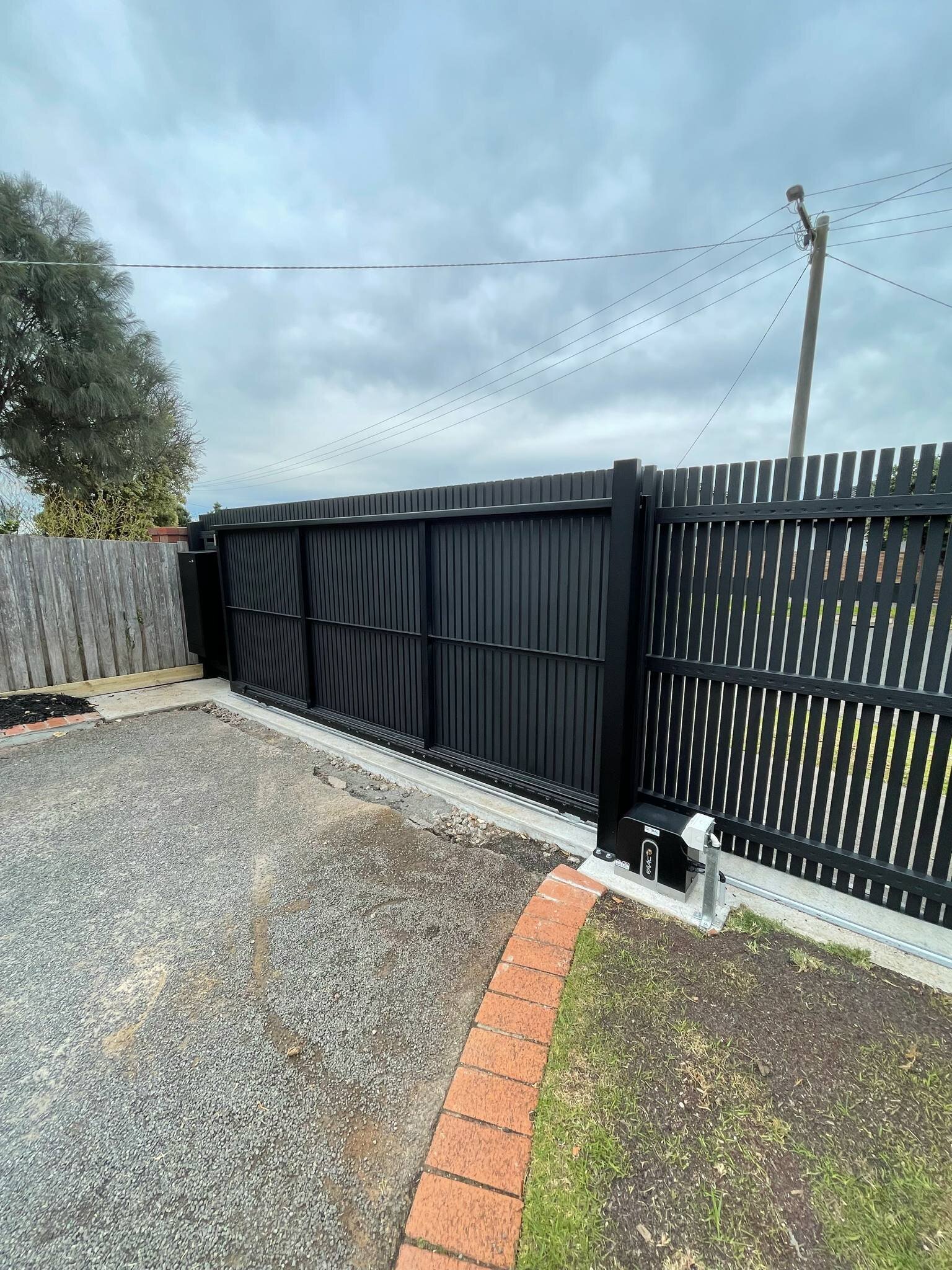 Completed front fence by AR Construction in Warrnambool
