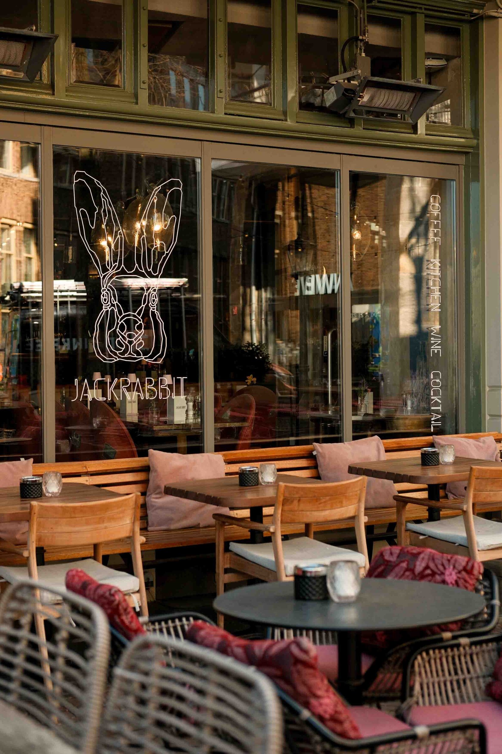 Warm beeld van een terras in Utrecht