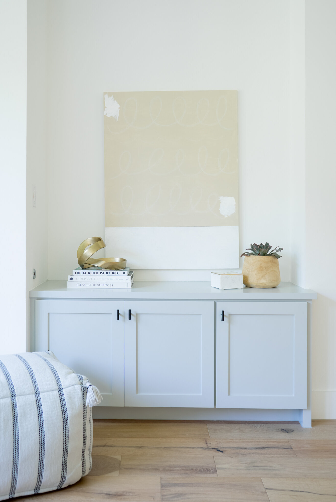 6_Livingroom_Cabinet_Gray_Nuela_Designs