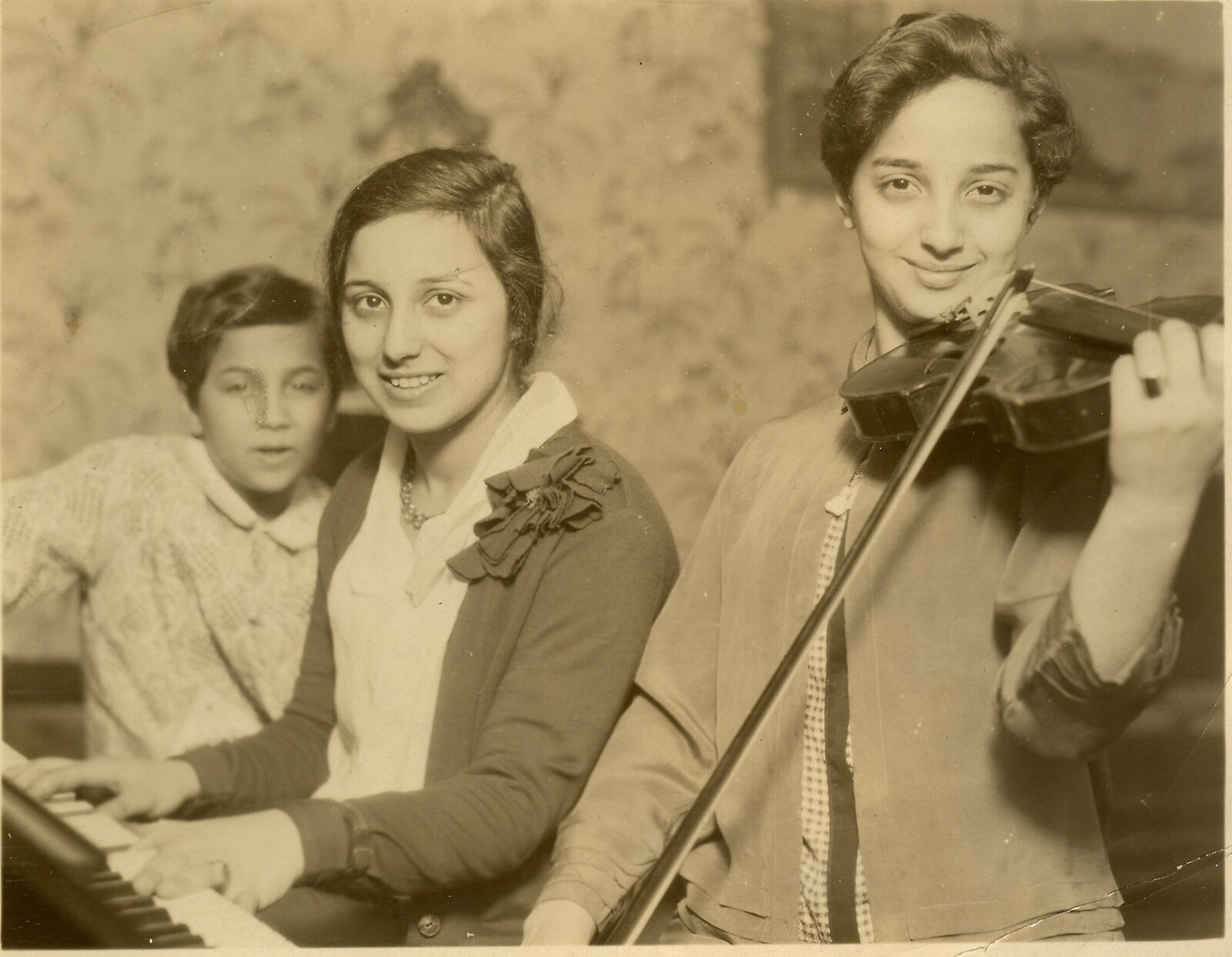 sisters-younger2