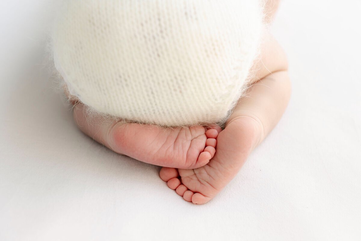 Newborn baby feet close up by new jersey newborn photographer
