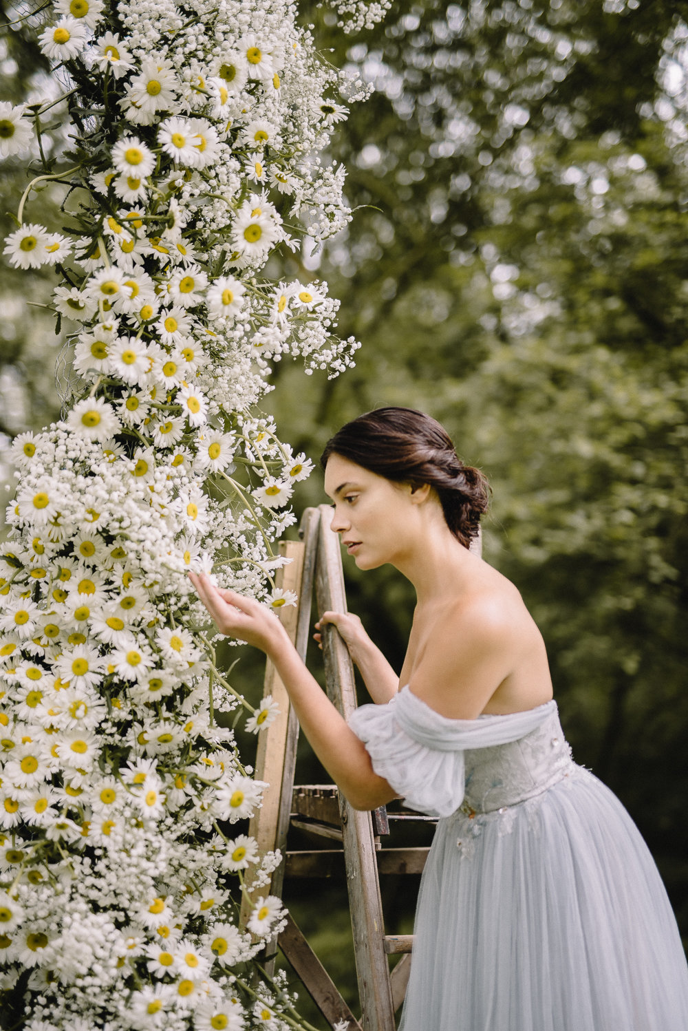 Heron-grey-blue-tulle-wedding-dress-JoanneFlemingDesign-DavidWickhamPhoto (5)