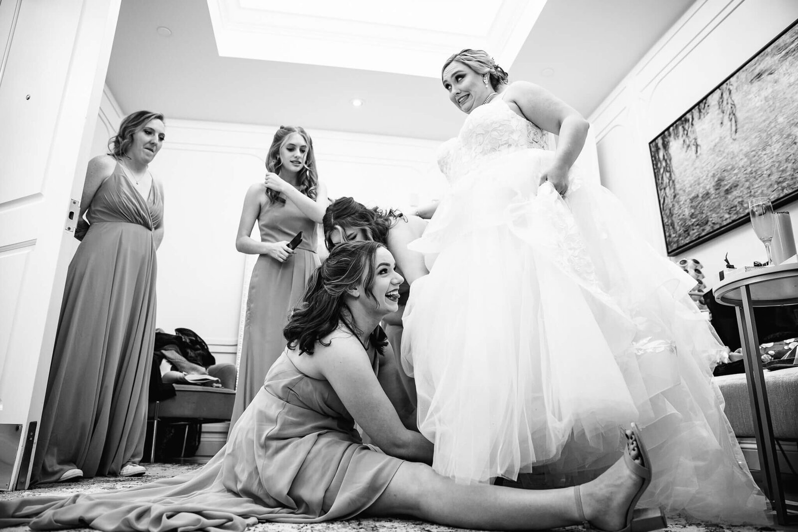 the-view-cincinnati-wedding-bride-getting-ready