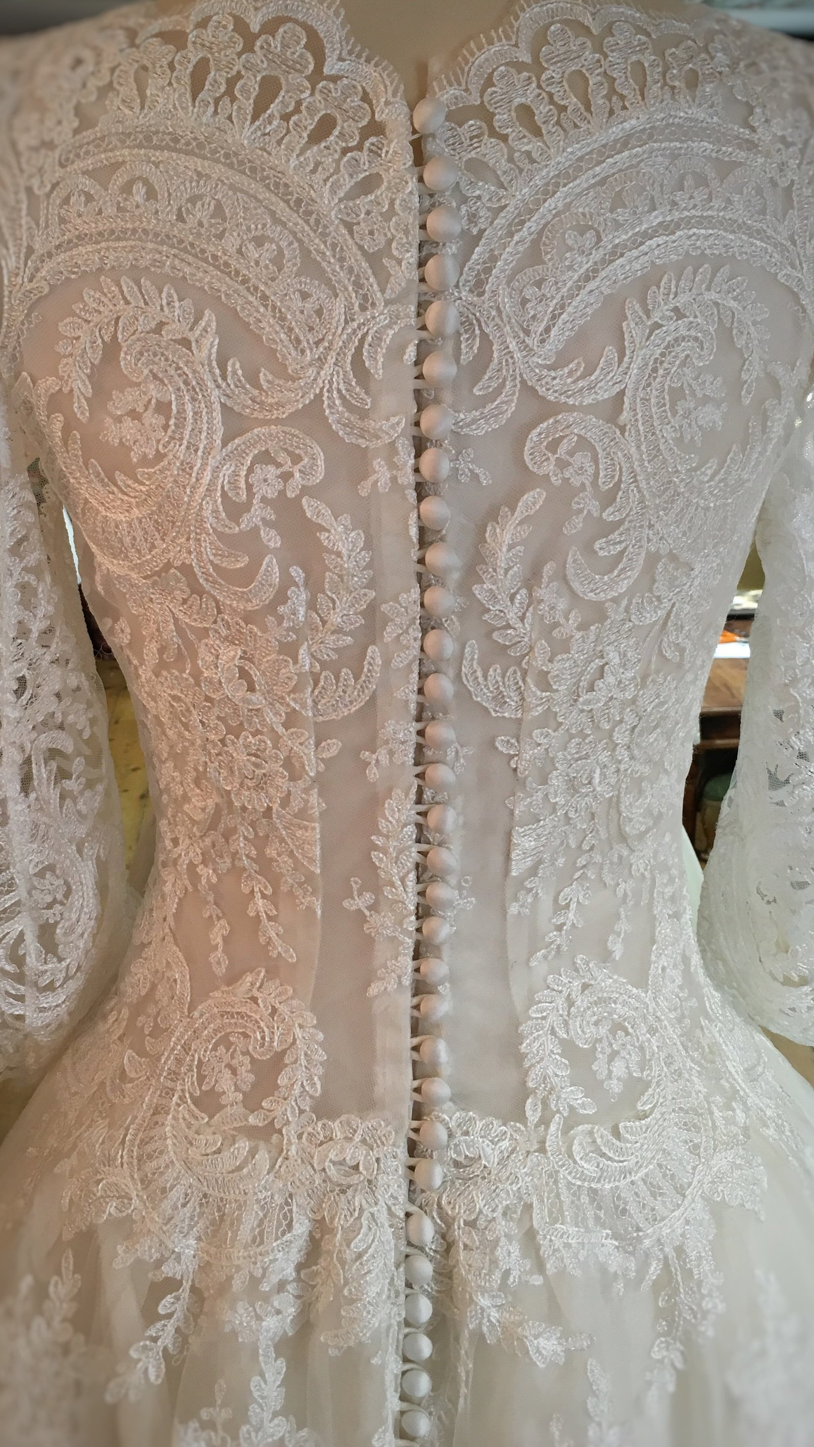 Aurelia_lace_illusion_neckline_ballerina_wedding_dress_JoanneFlemingDesign (3)