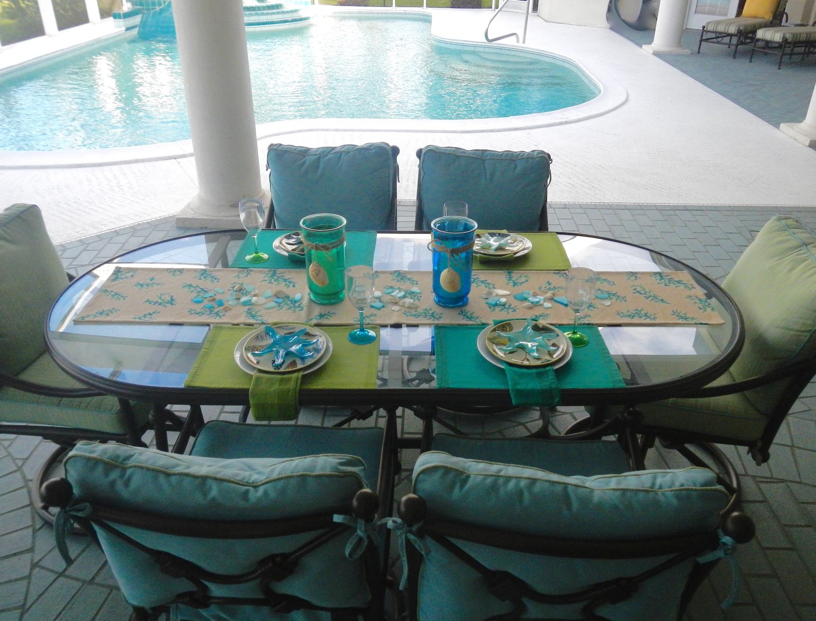 Contemporary Coastal Florida Patio Outdoor Dining Design