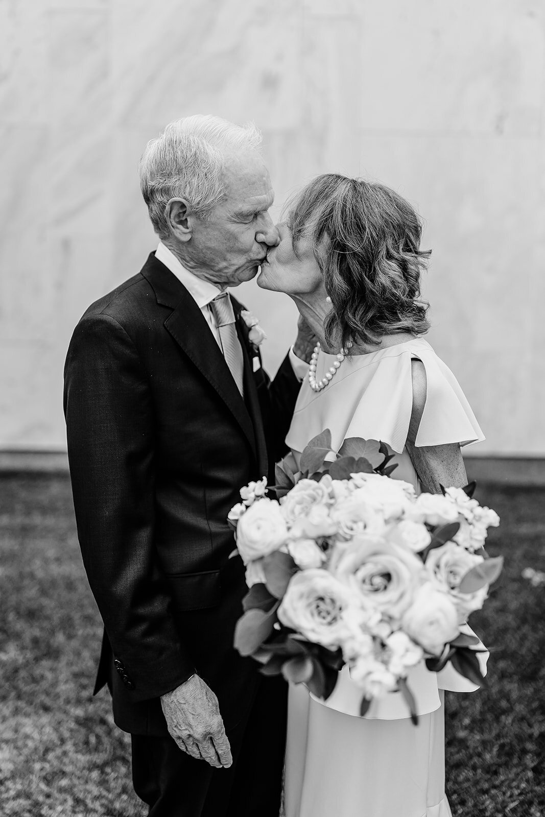 black-and-white-timeless-wedding-portrait