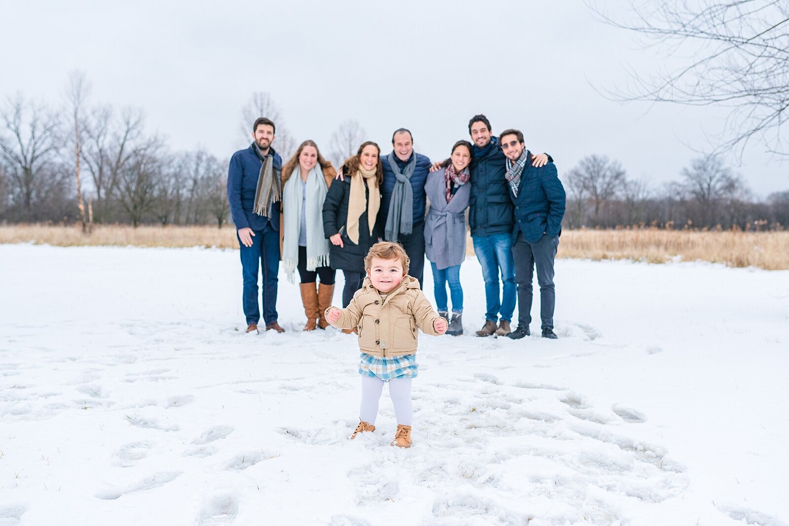 Extended family photos in the snow by Chicago photographer Kristen Hazelton