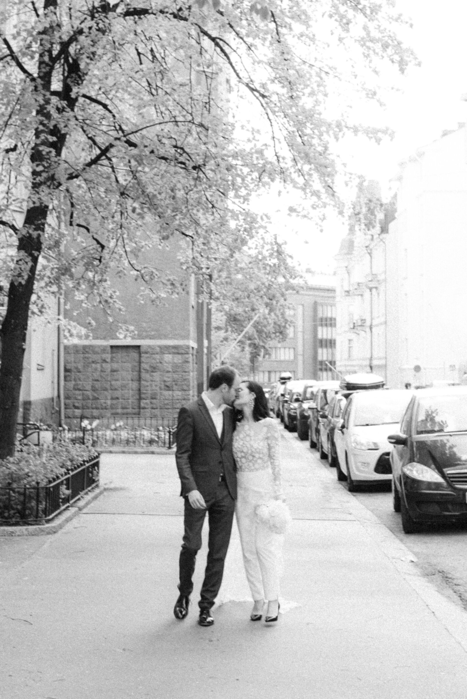 Deep emotions captured by a nordic wedding photographer Hannika Gabrielsson in Helsinki. A wedding couple is kissing on the street in an urban elopement photograph.