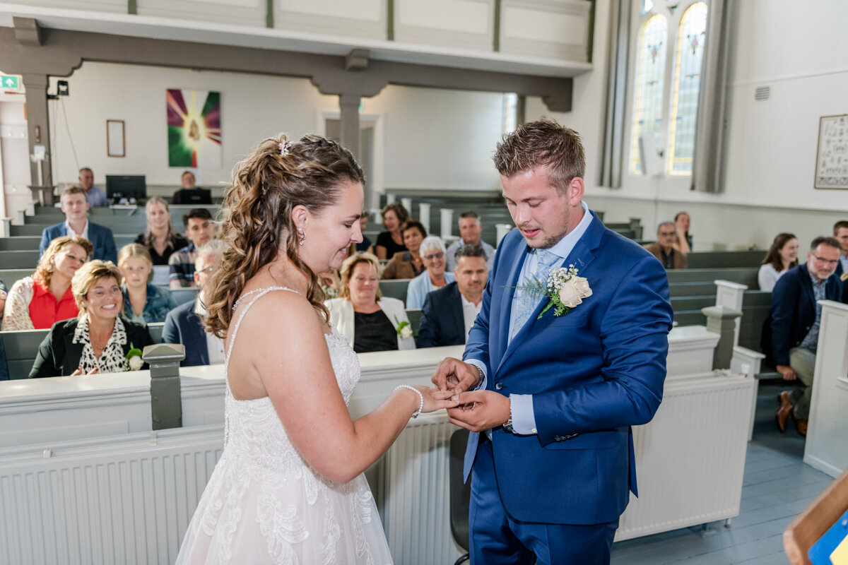 Trouwen in Heerenveen, trouwen in Crackstate Heerenveen. Bruidsfotograaf Friesland, trouwfotograaf (88)