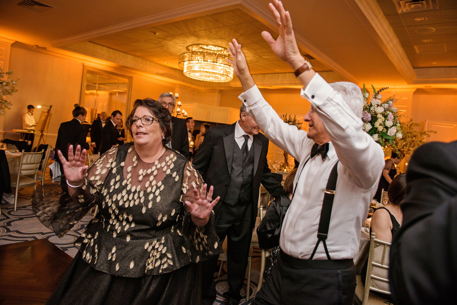 guests dancing at Glen Head Country Club