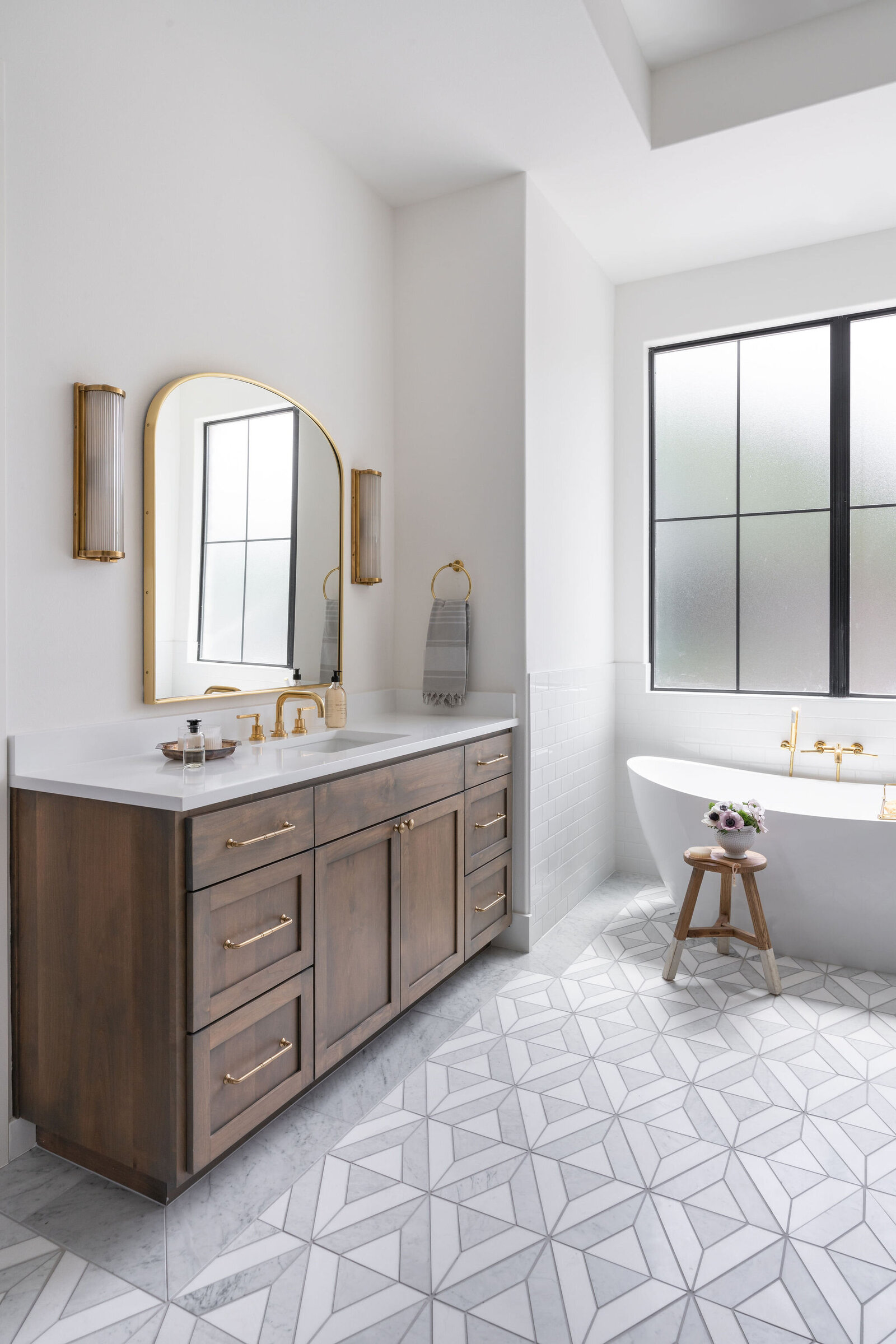 NuelaDesign_Gold Mirror and Lighting Bathroom Design