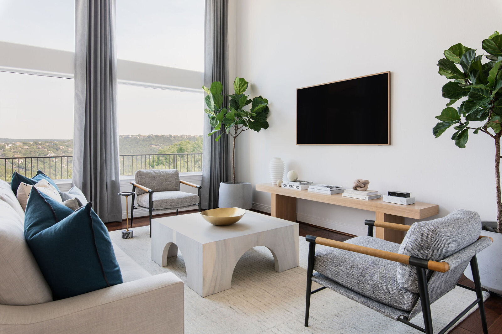Neutral Living Room and modern decor Nuela Interior Design