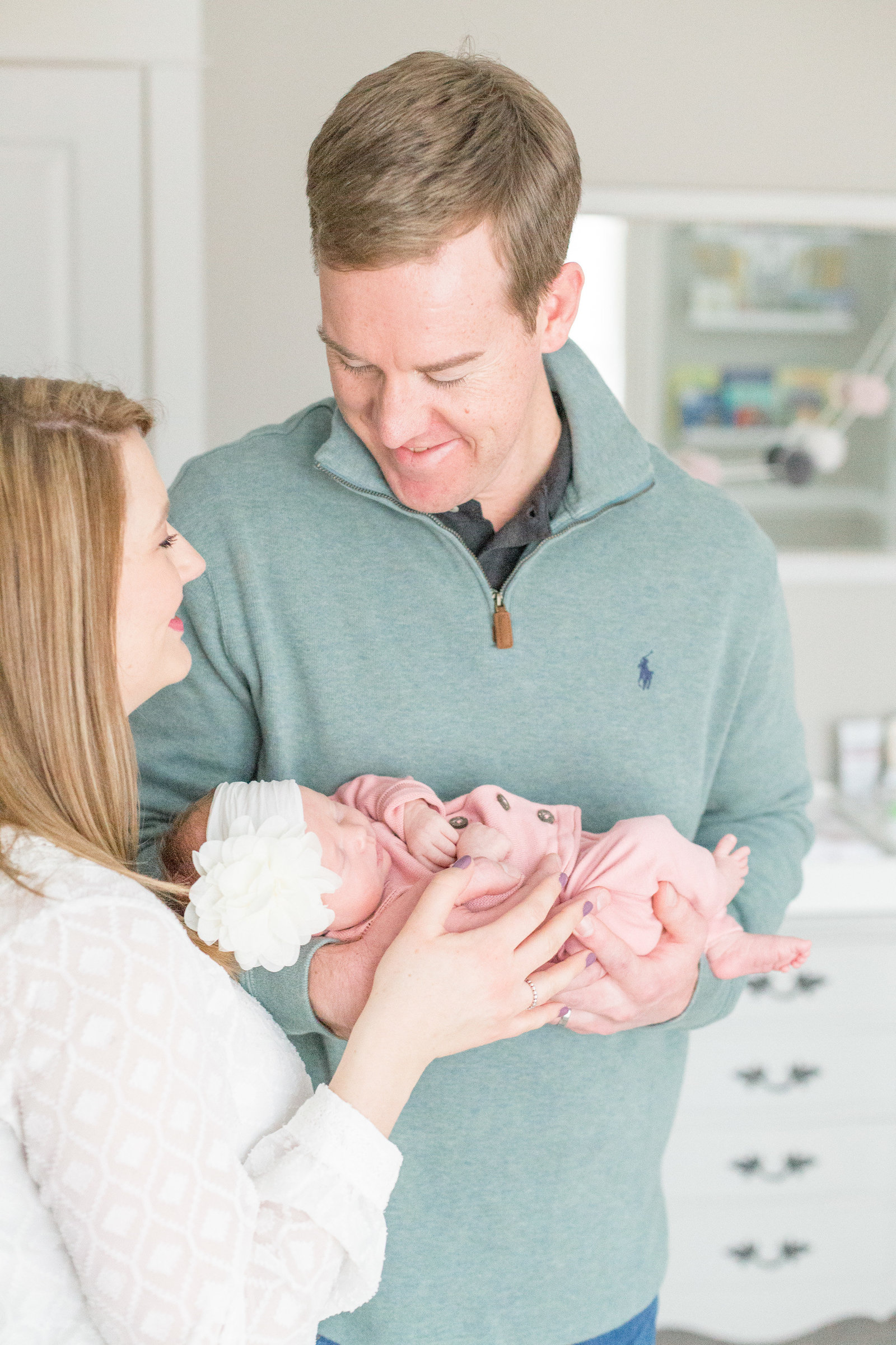 martin-family-lifestyle-in-home-newborn-baby-photo-session-004