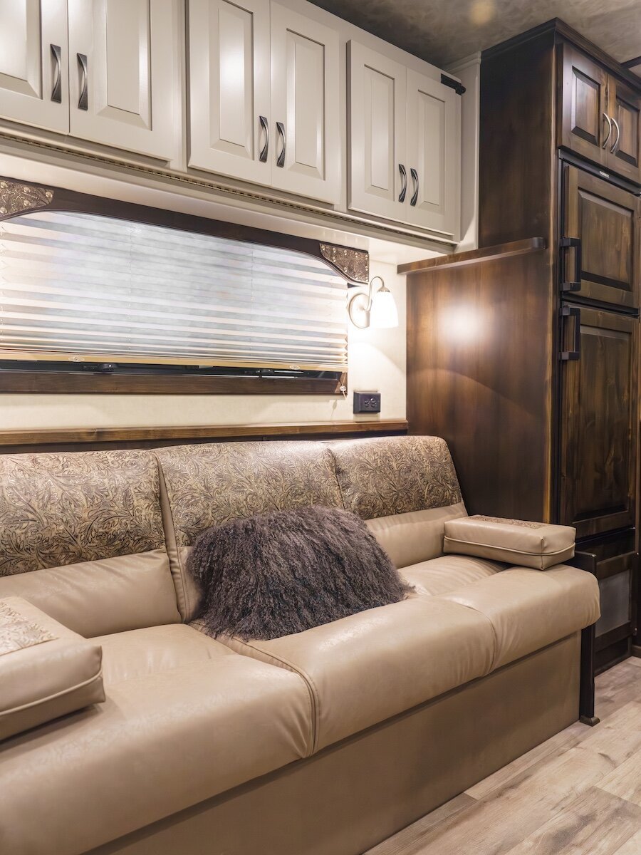 luxury-horse-trailer-3