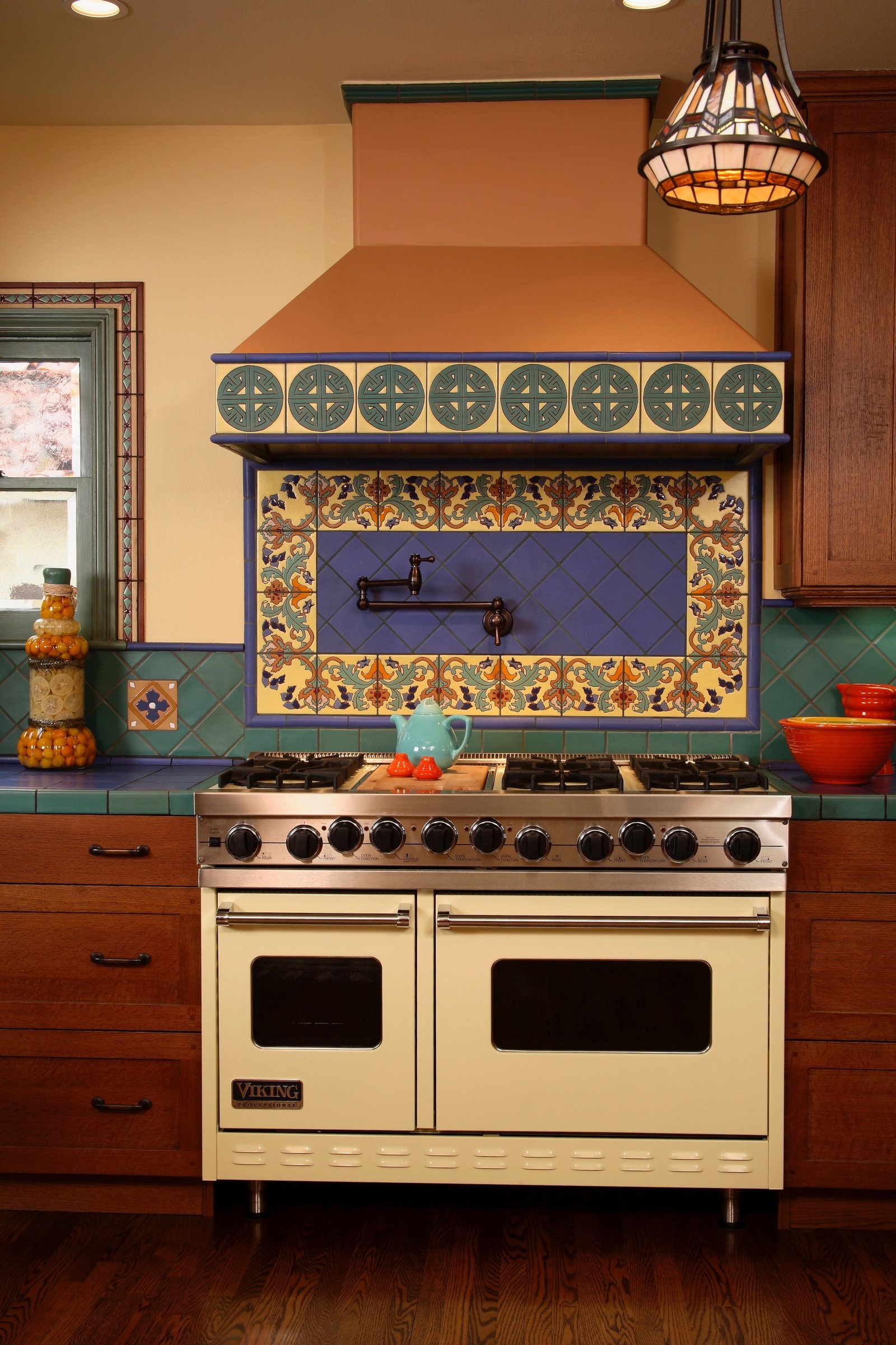 Santa Fe Colorful Kitchen Range