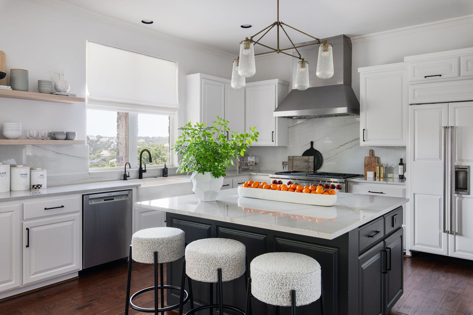 open+shelving+kitchen+design+remodel+white+cabinets+gray+island+brass+lighting