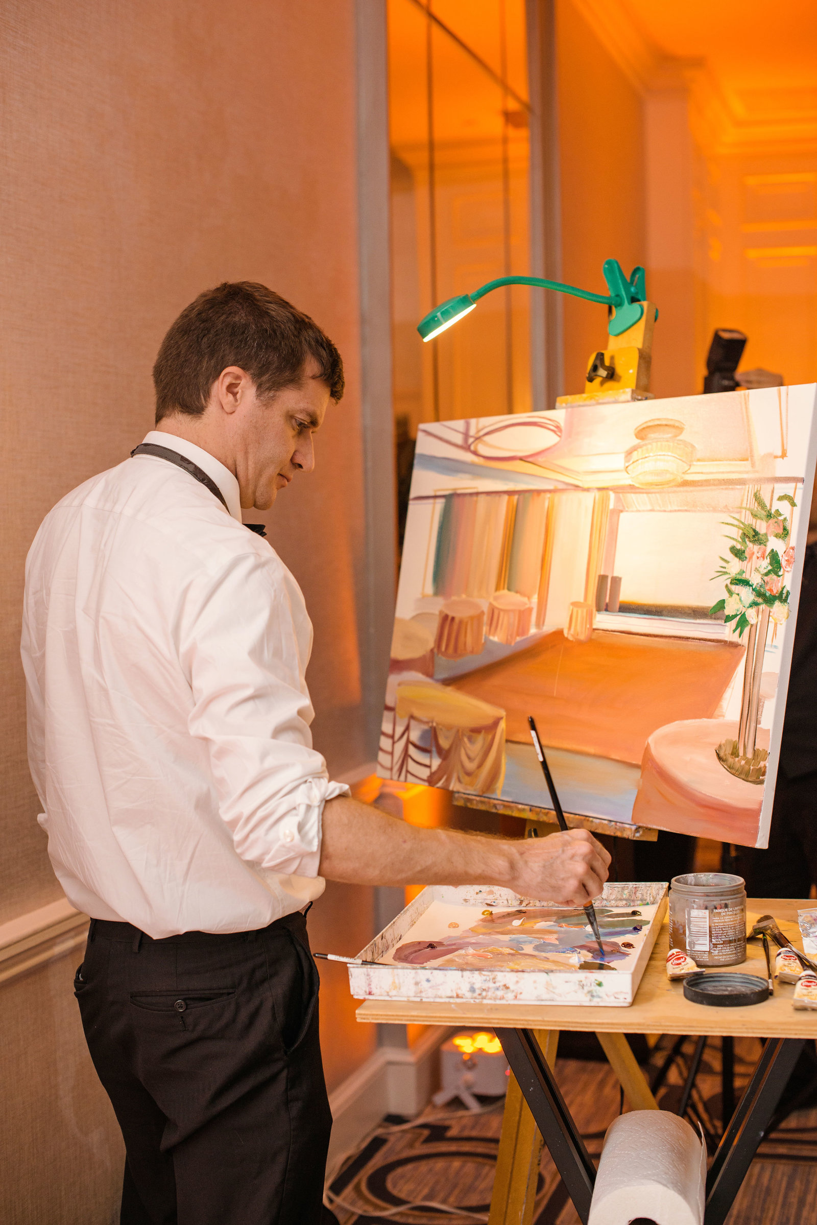 professional artist painting the reception at Glen Head Country Club