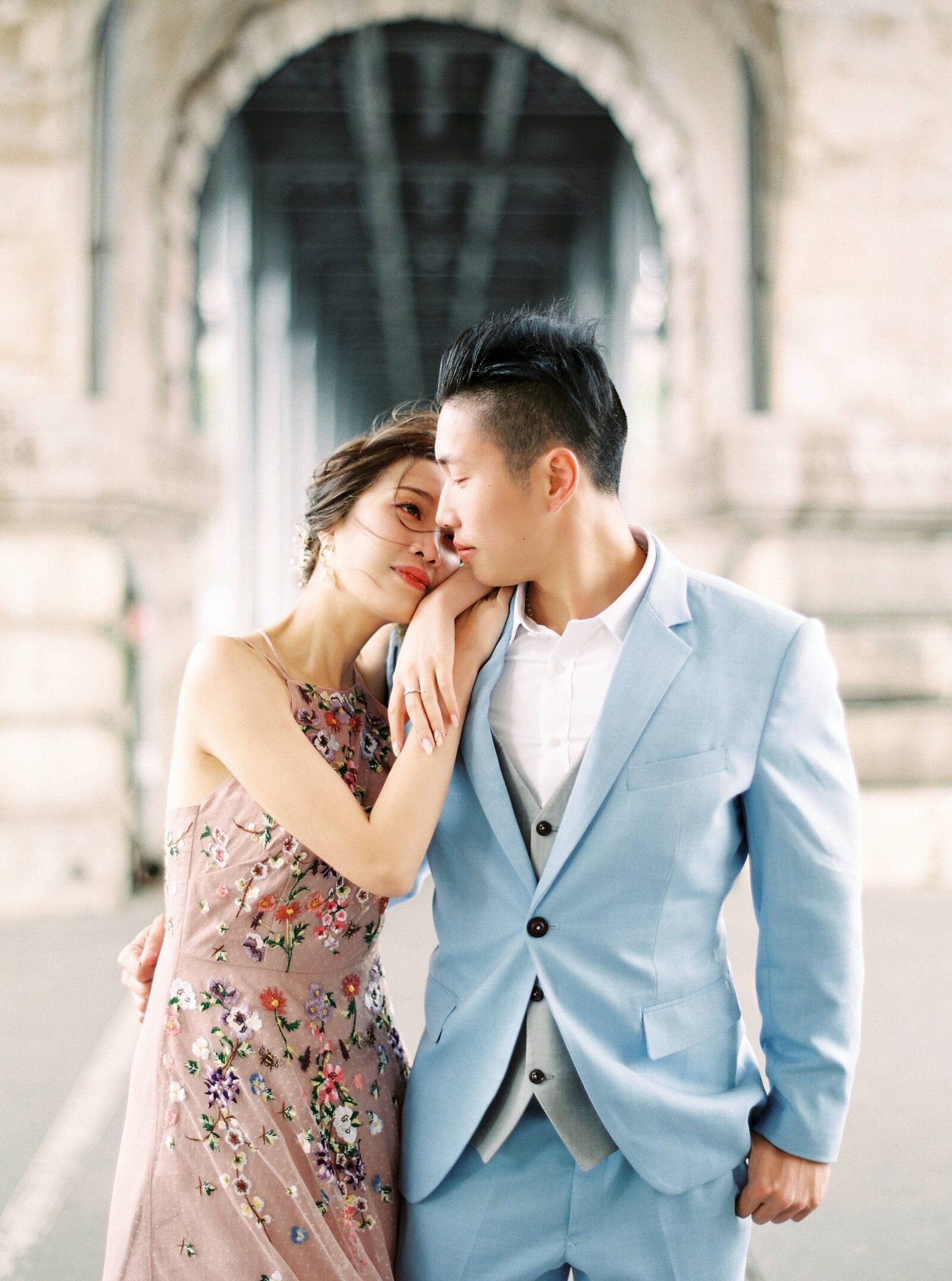 couple-in-love-smiling